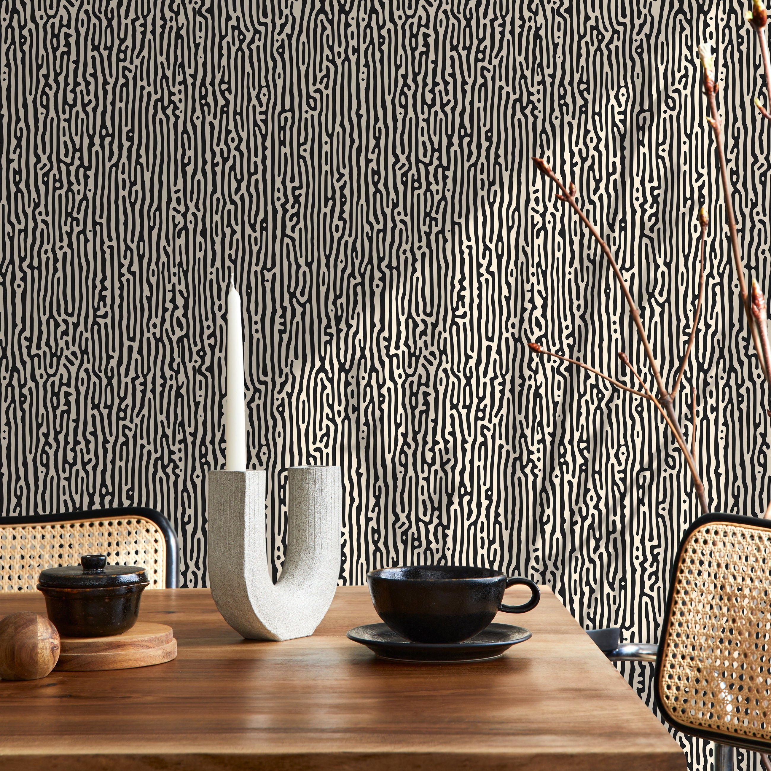 Abstract Wallpaper With An Organic Wavy Line Motif In Black And White - D856