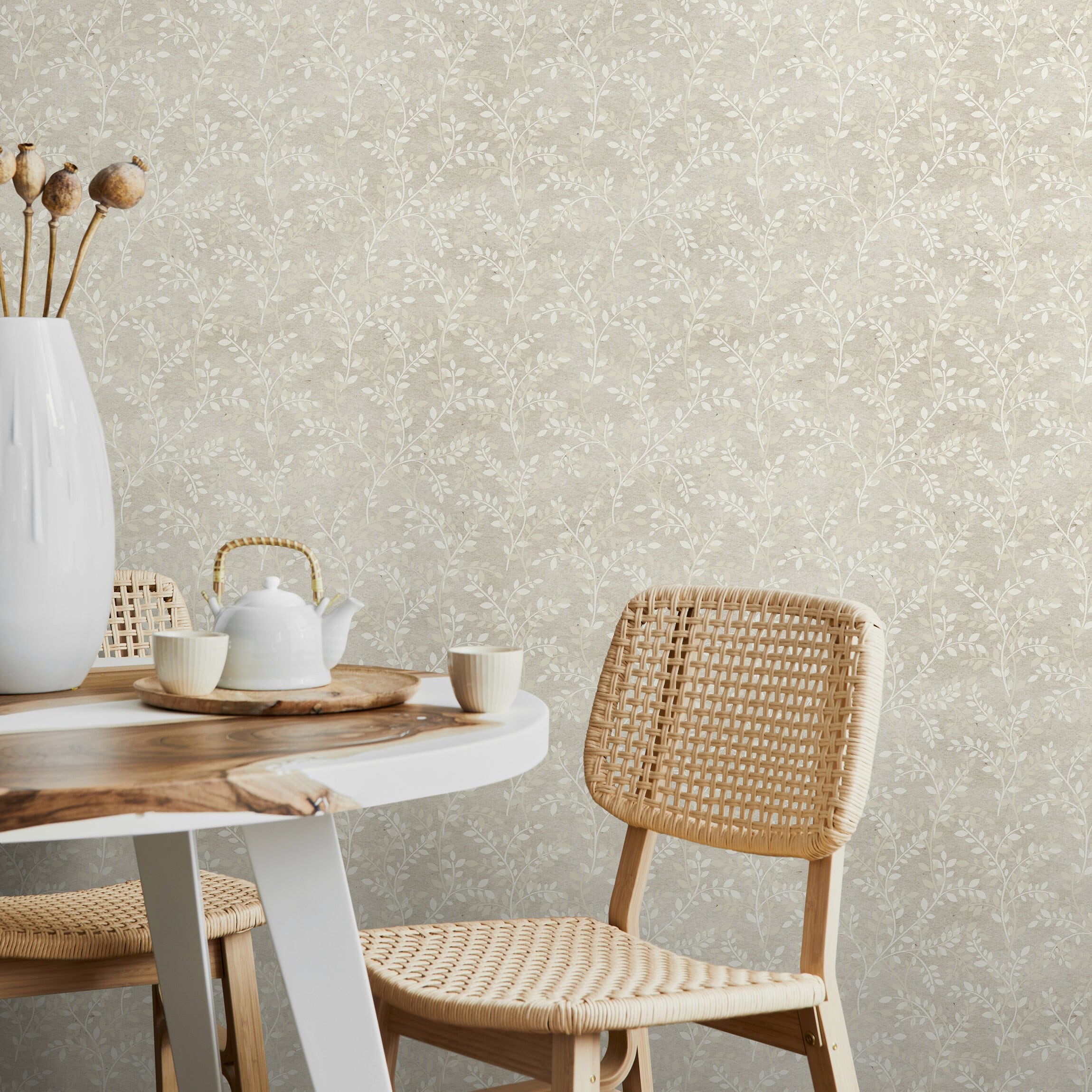 Botanical Wallpaper With A Delicate Vine Motif In Neutral Beige And Cream - A294