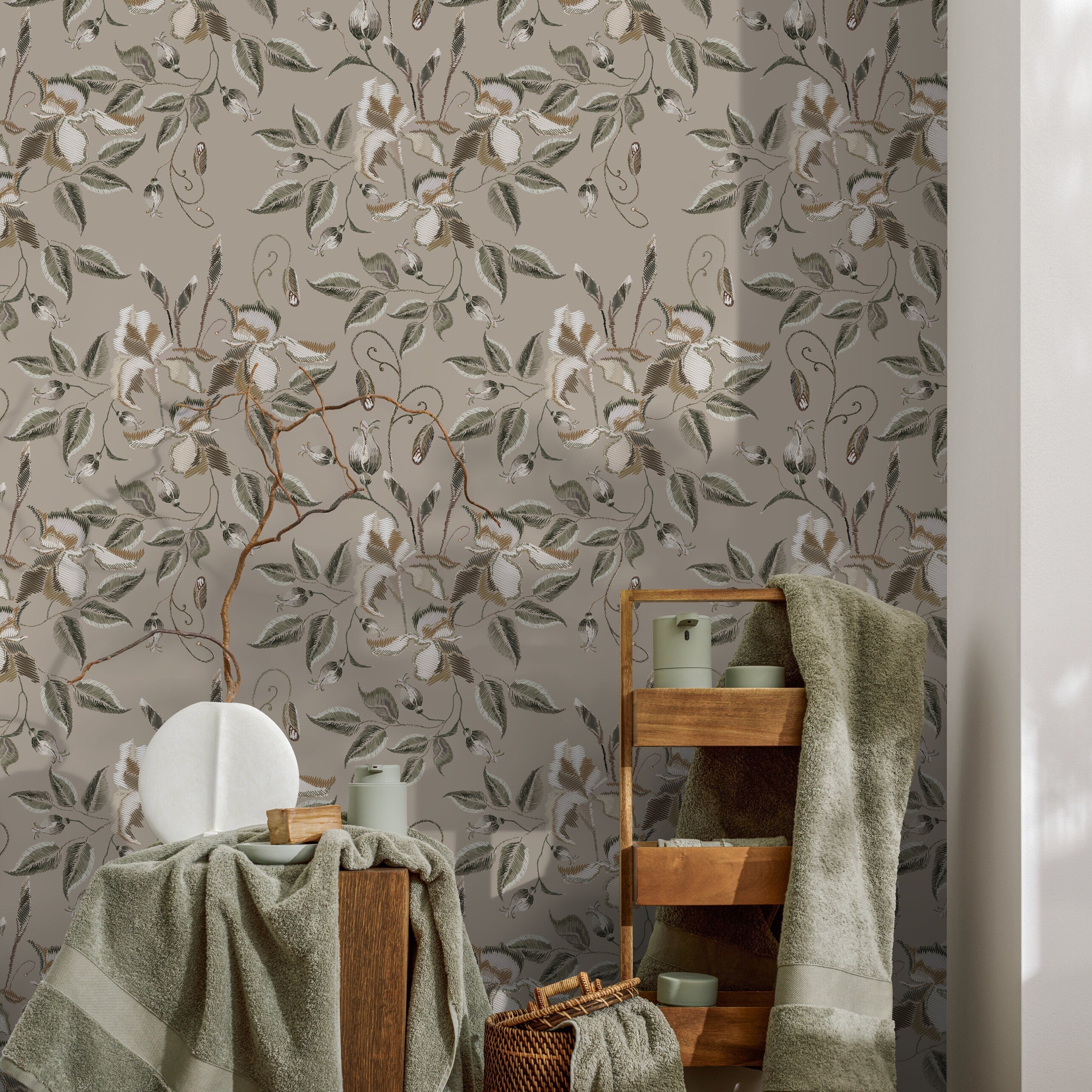Floral Wallpaper With An Embroidered Motif In Green, Brown, And White - D871