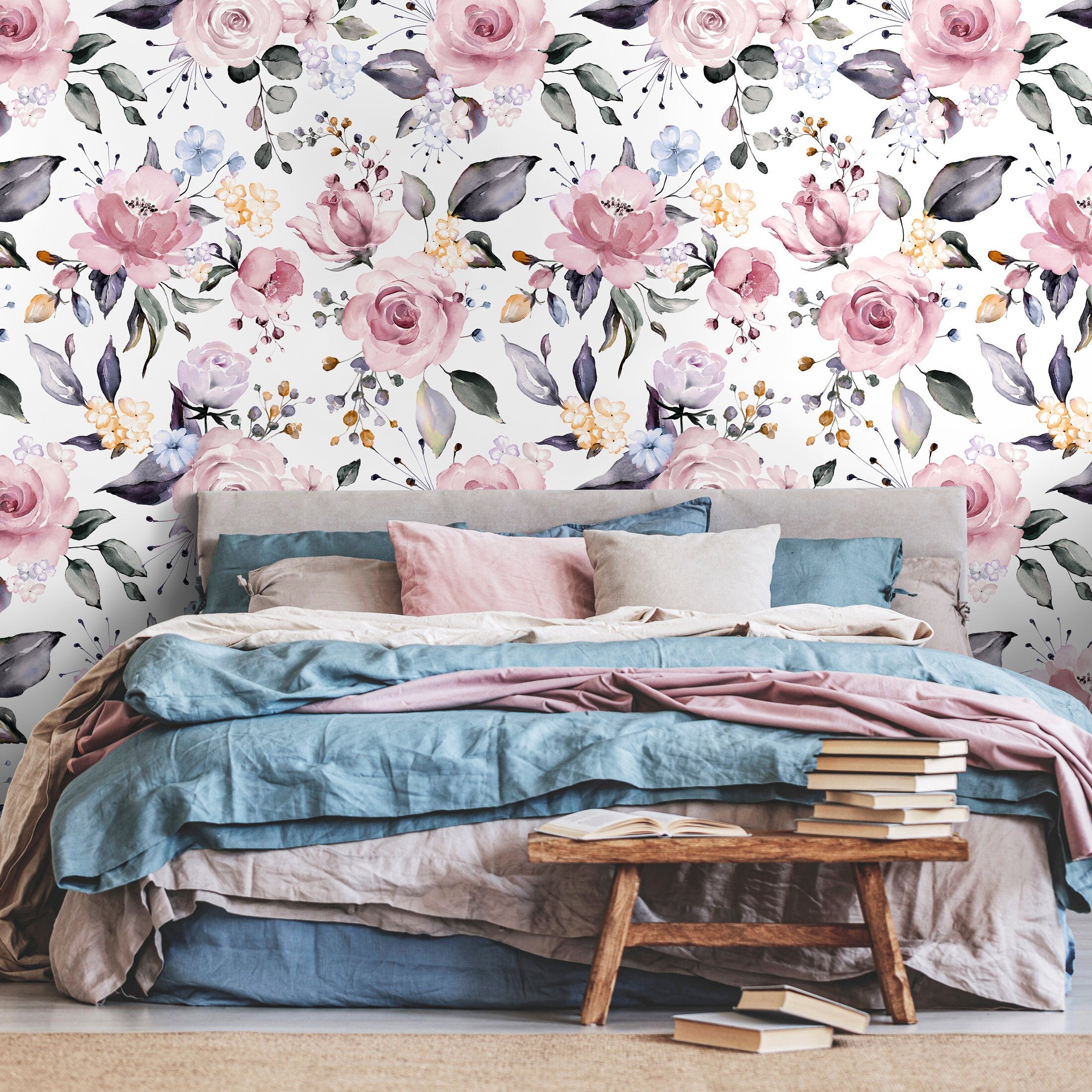 Floral Wallpaper Featuring A Watercolor Bouquet In Pink, Blue, And Grey - A317