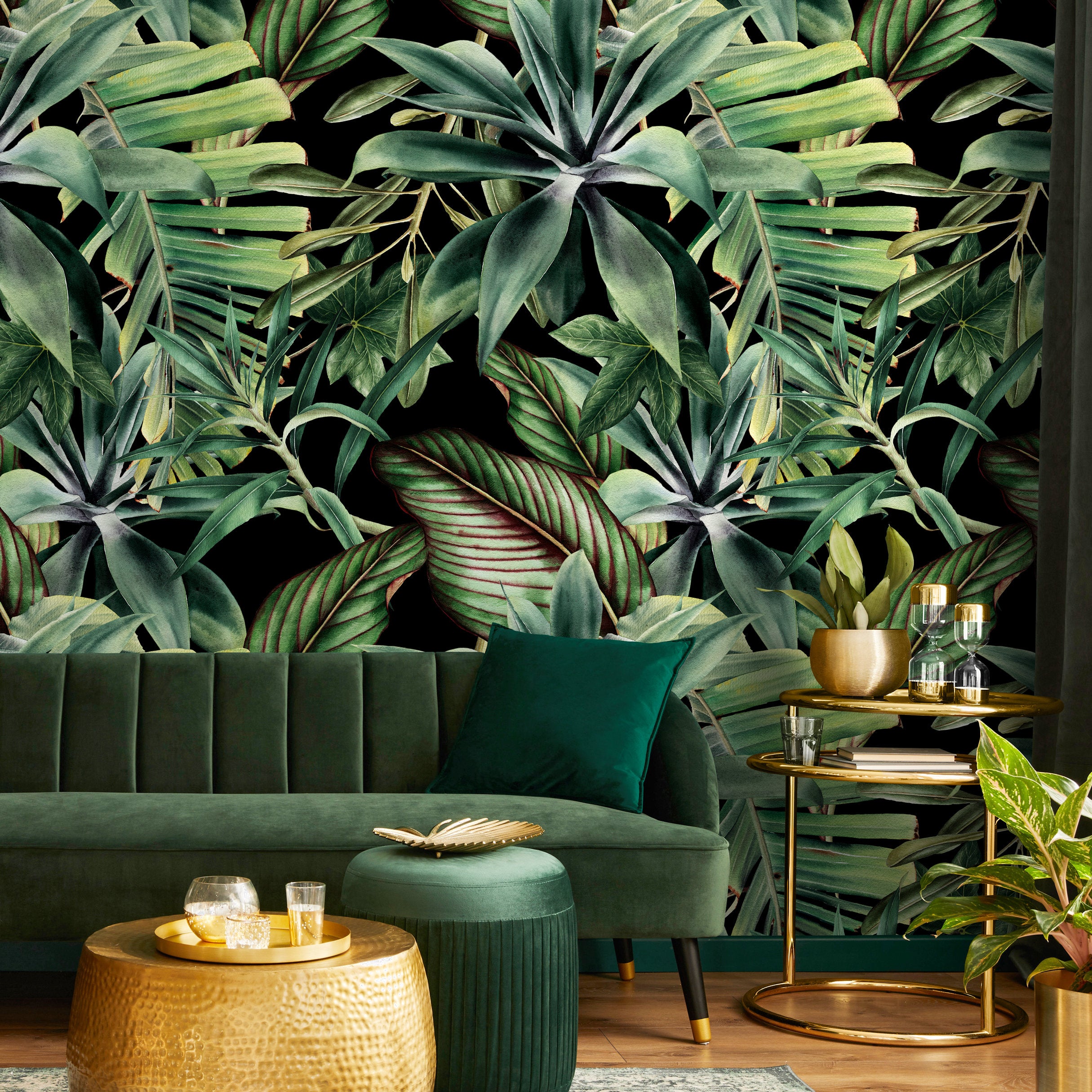 Tropical Wallpaper With A Lush Jungle Leaf Motif In Green And Black - A528