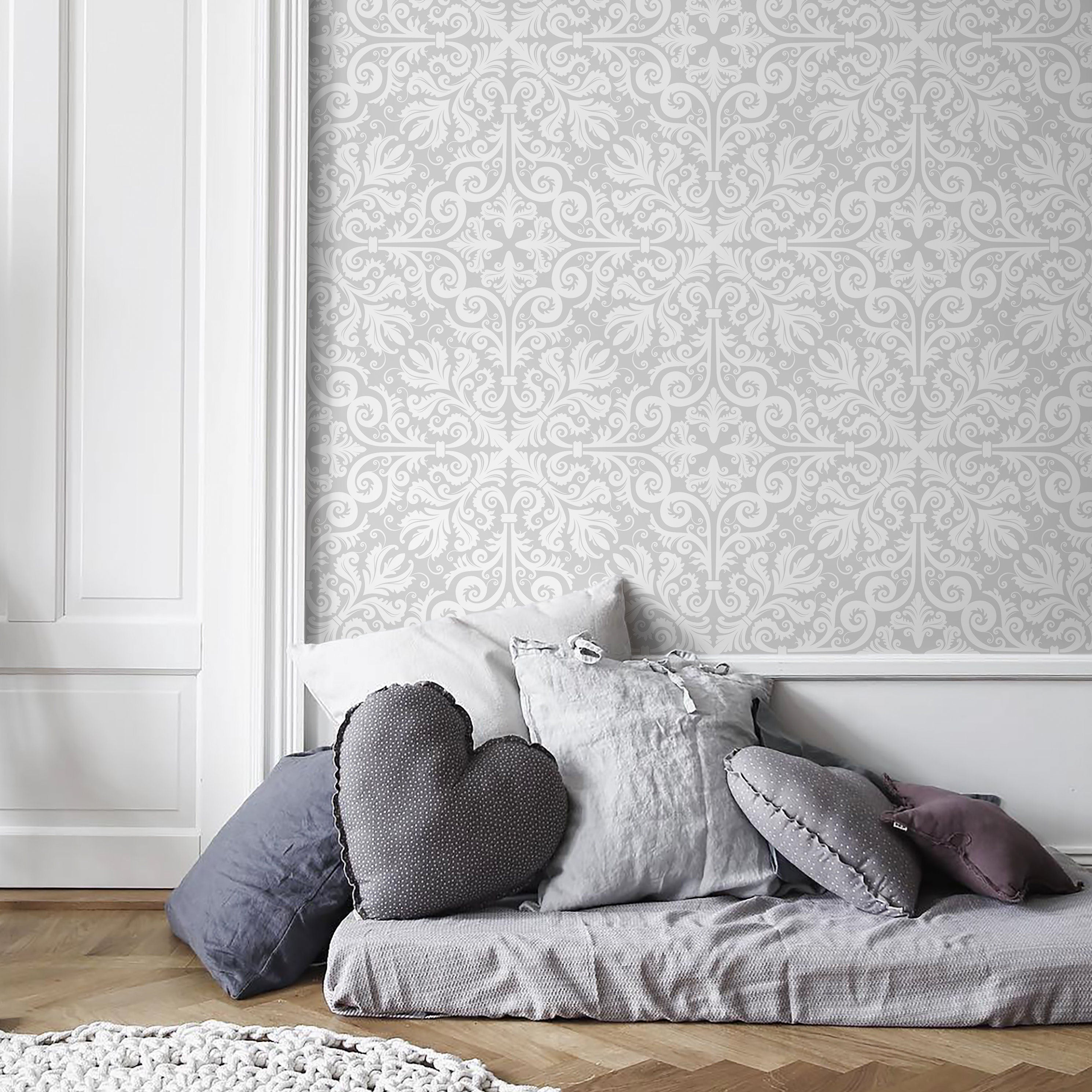 Victorian Wallpaper With An Ornate Damask Motif In Gray And White - A574