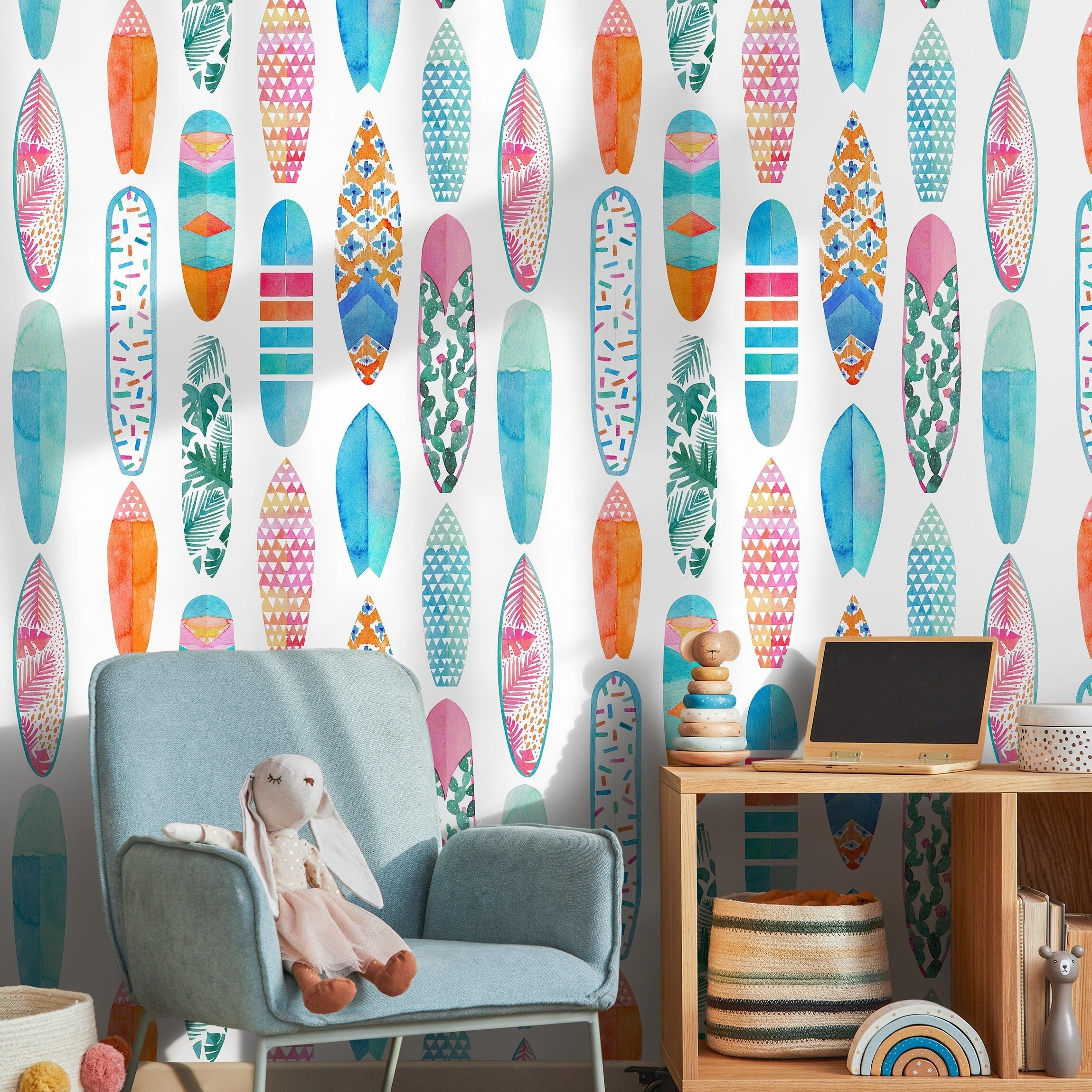 Coastal Wallpaper Featuring A Watercolor Surfboard Pattern In Blue, Pink, And Orange - A431