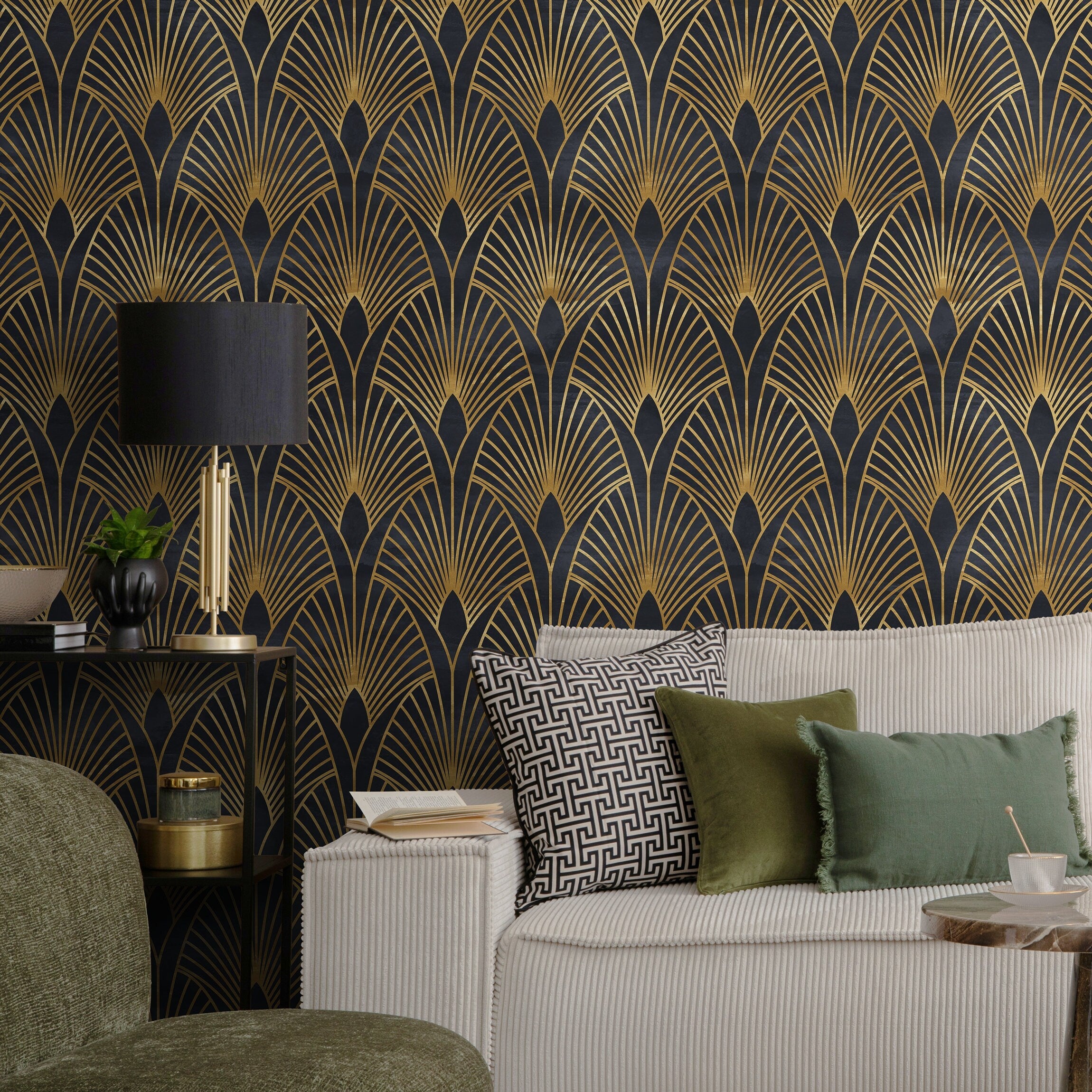 Art Deco Wallpaper With A Geometric Fan Motif In Black And Gold - A537