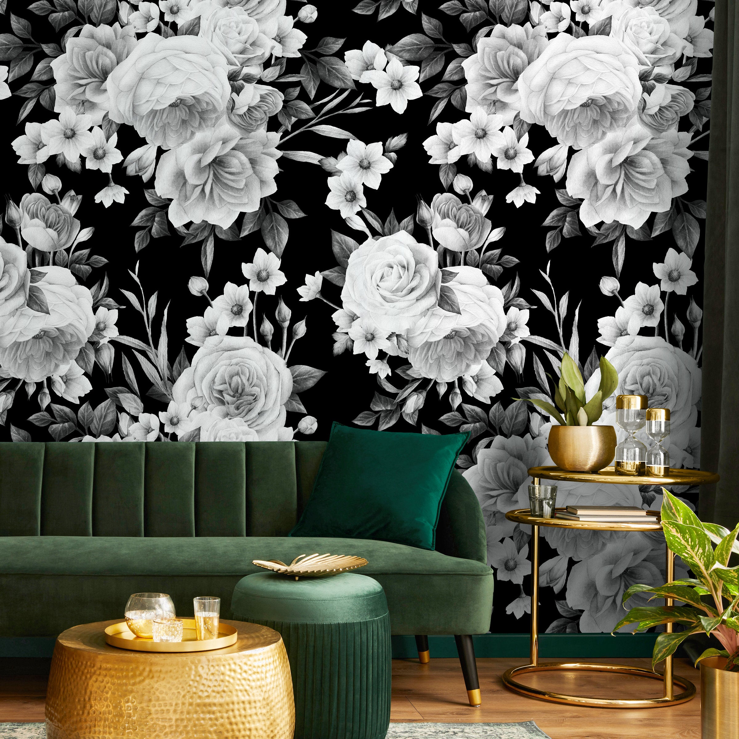 Floral Wallpaper Featuring Large Scale Roses In Black And White - A558