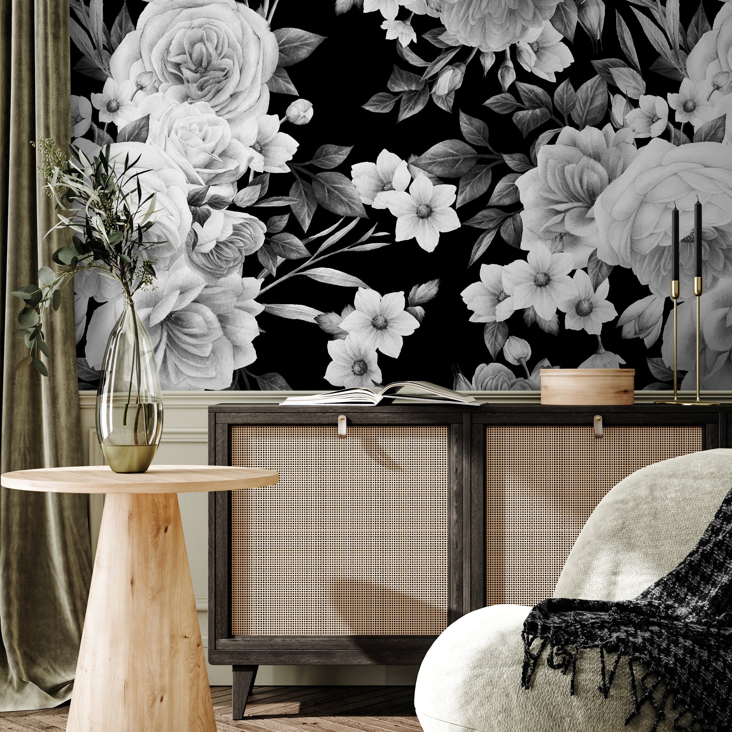 Floral Wallpaper Featuring Large Scale Roses In Black And White - A558