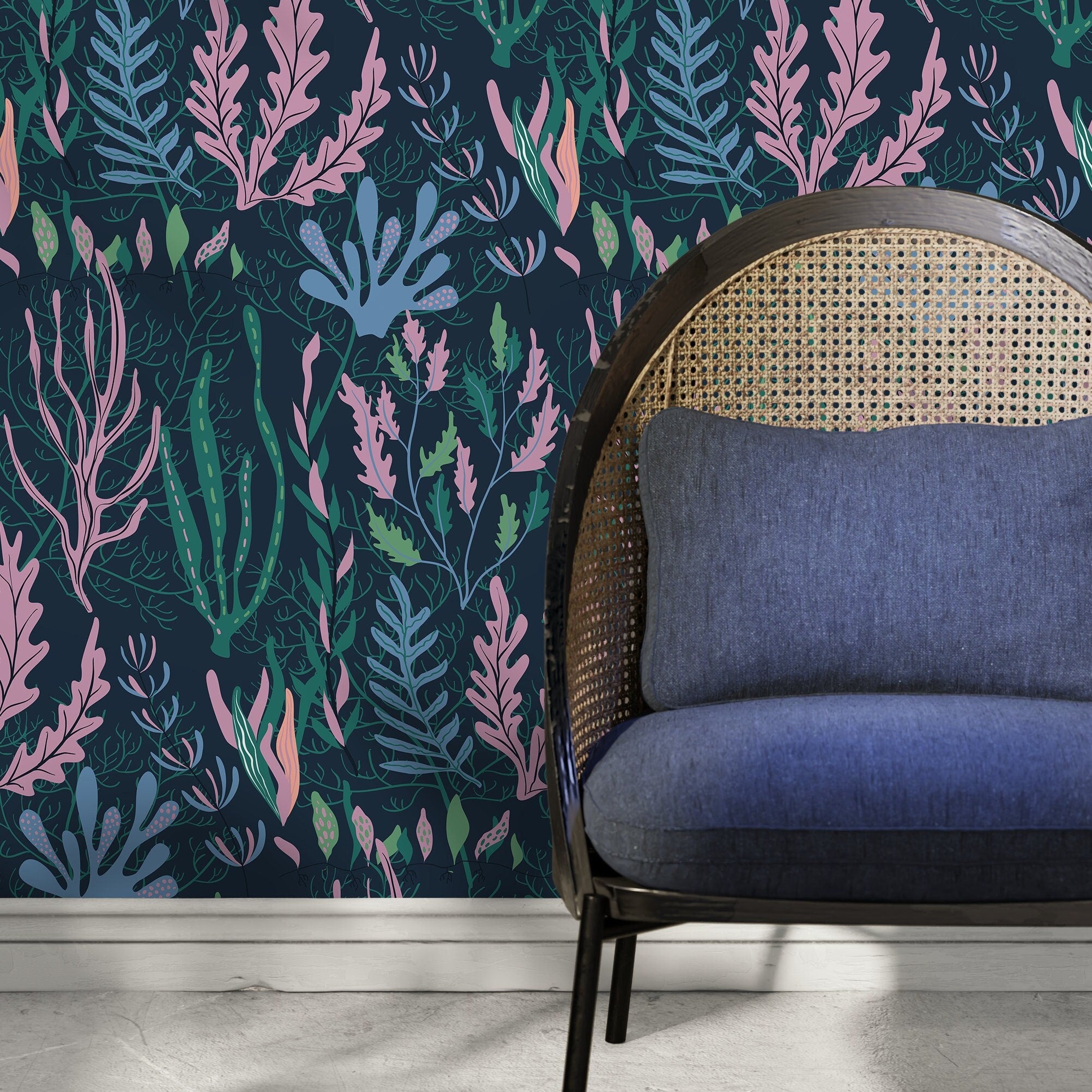 Coastal Wallpaper With A Stylized Seaweed Motif In Navy, Pink, And Green - A575