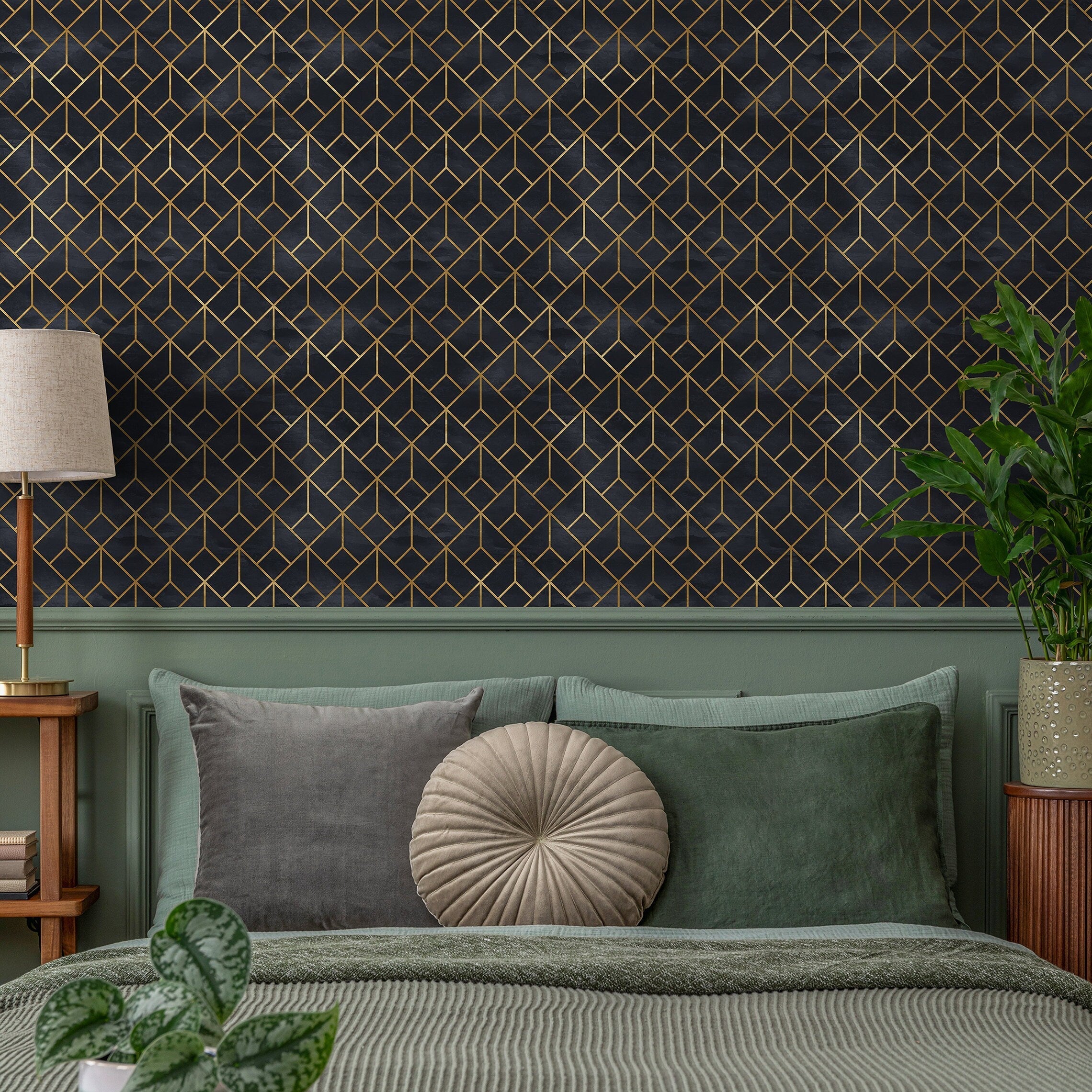Art Deco Wallpaper With An Interlocking Line Motif In Black And Gold - A392