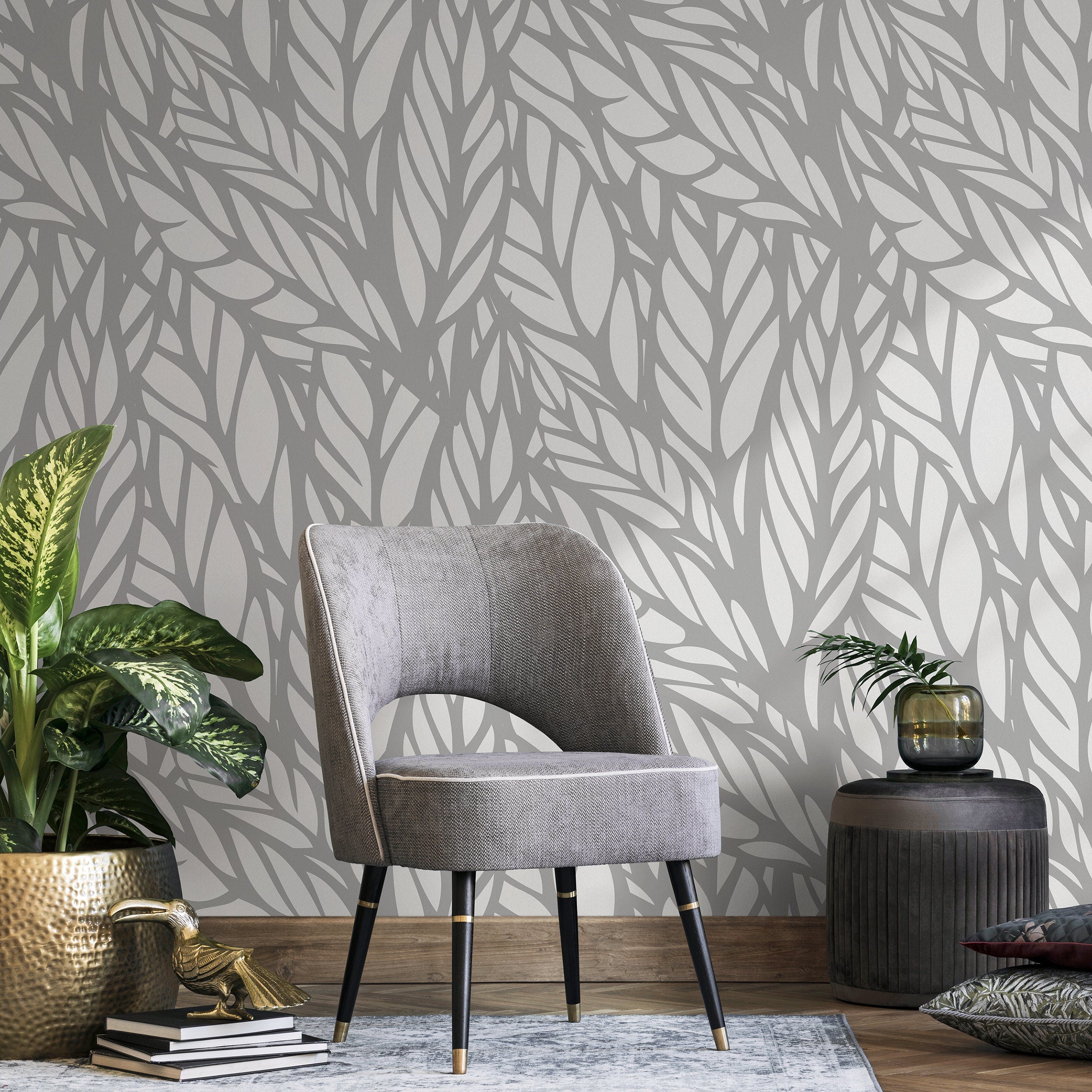 Botanical Wallpaper With A Modern Stylized Leaf Motif In Gray And White - A097