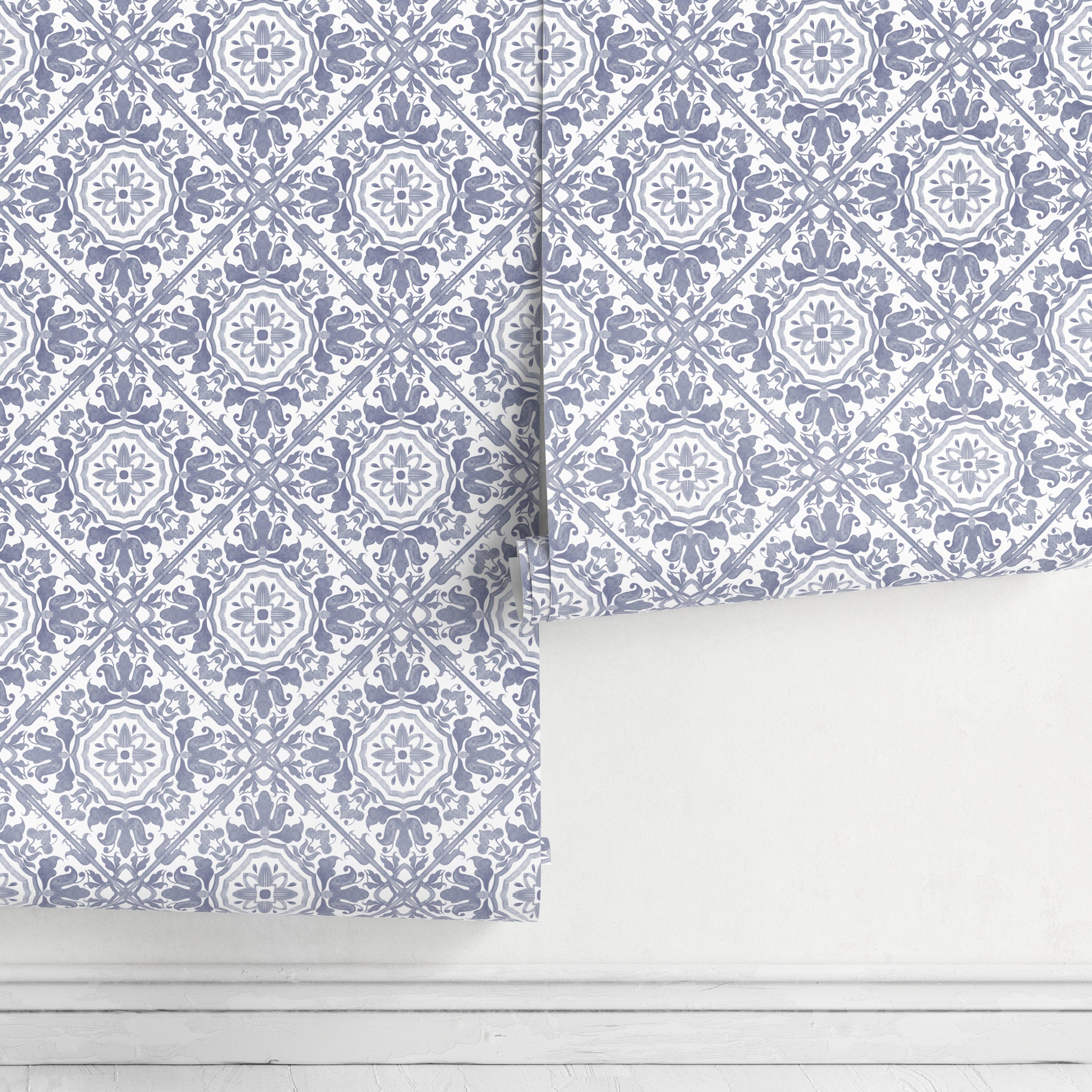 Tile Wallpaper With A Vintage Floral Medallion Motif In Blue And White - A110