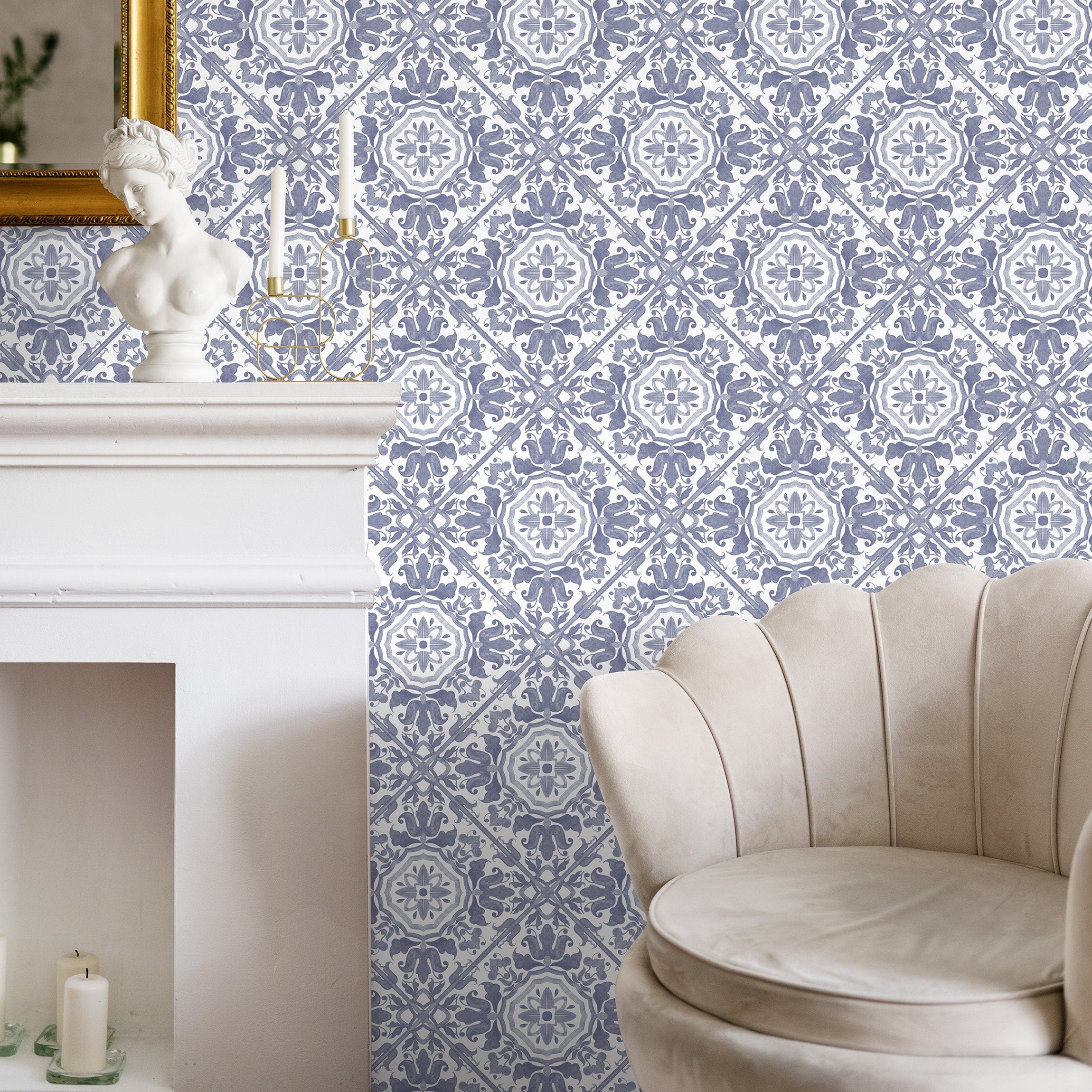 Tile Wallpaper With A Vintage Floral Medallion Motif In Blue And White - A110