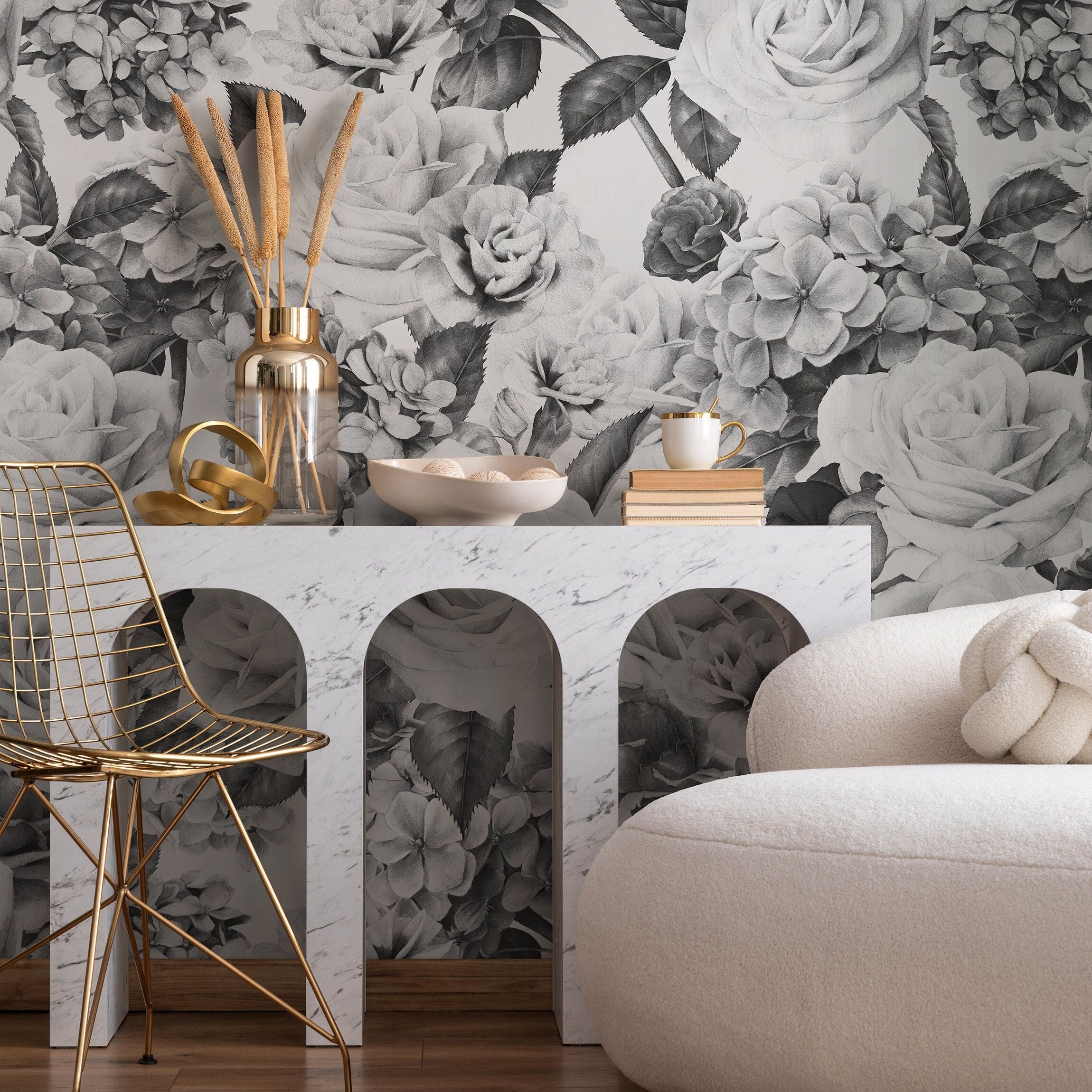 Vintage Floral Wallpaper With Large Roses In Black And White - A240