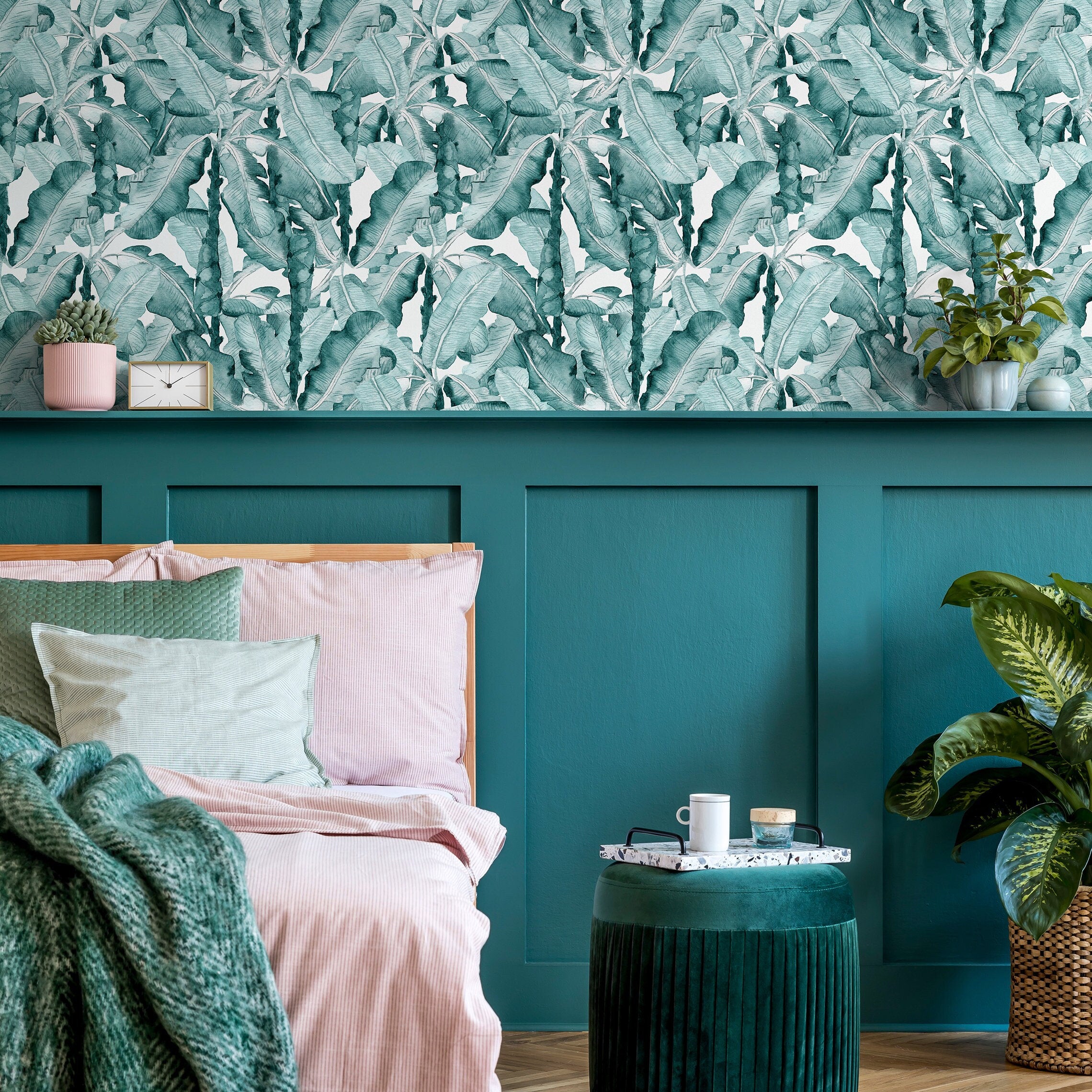 Tropical Wallpaper With A Watercolor Banana Leaf Motif In Green - A245