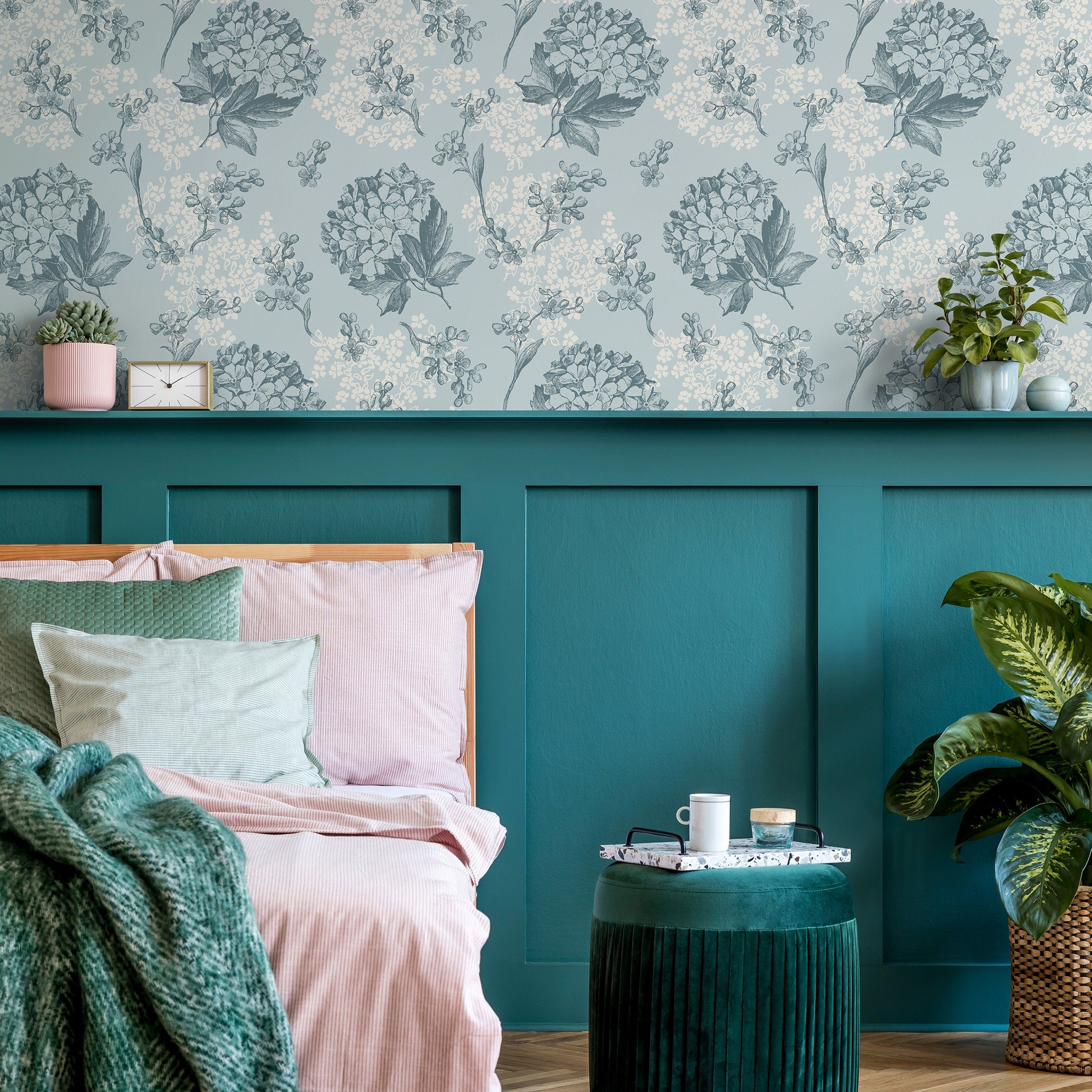 Floral Wallpaper With Vintage Hydrangeas In Blue, Slate Blue, And Cream - A631