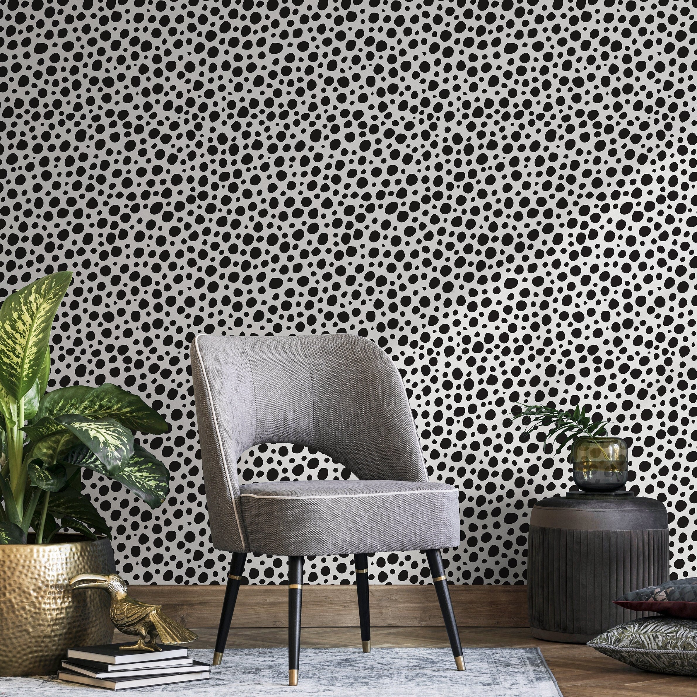 Animal Print Wallpaper With An Abstract Dalmatian Motif In Black And White - A641