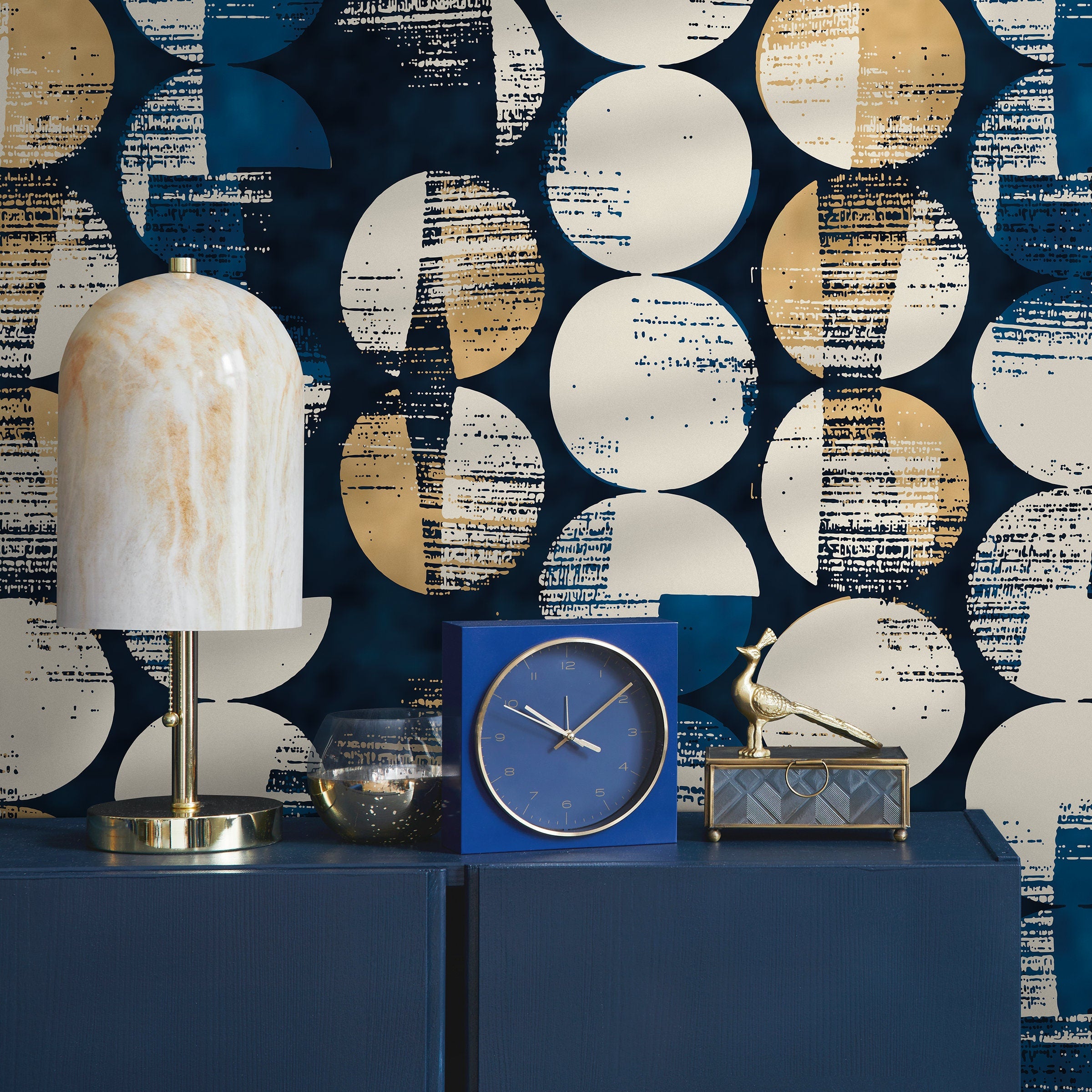 Geometric Wallpaper With Distressed Circle Motifs In Blue, Gold, And Beige - A807