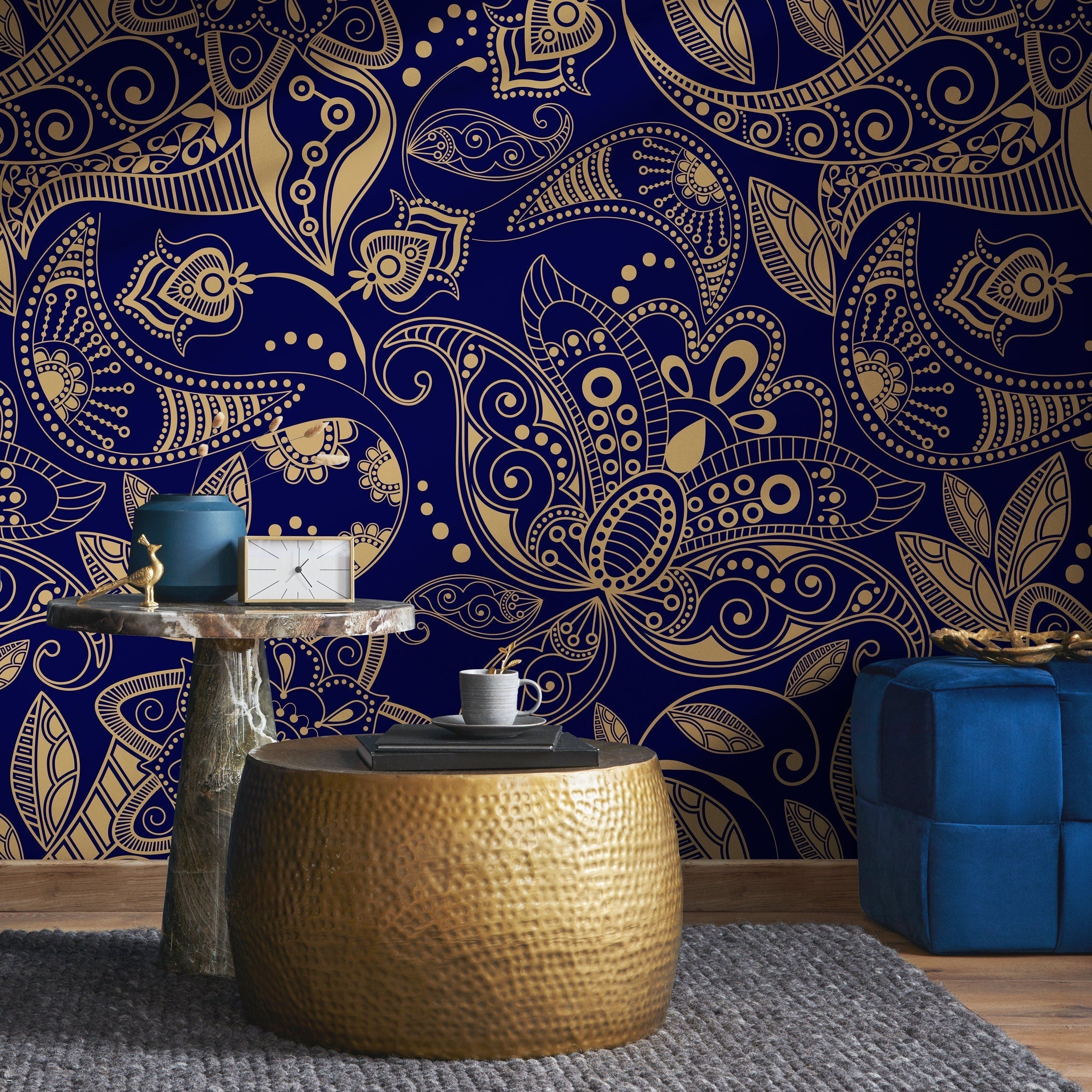 Paisley Wallpaper With An Intricate Ornamental Motif In Blue And Gold - A898