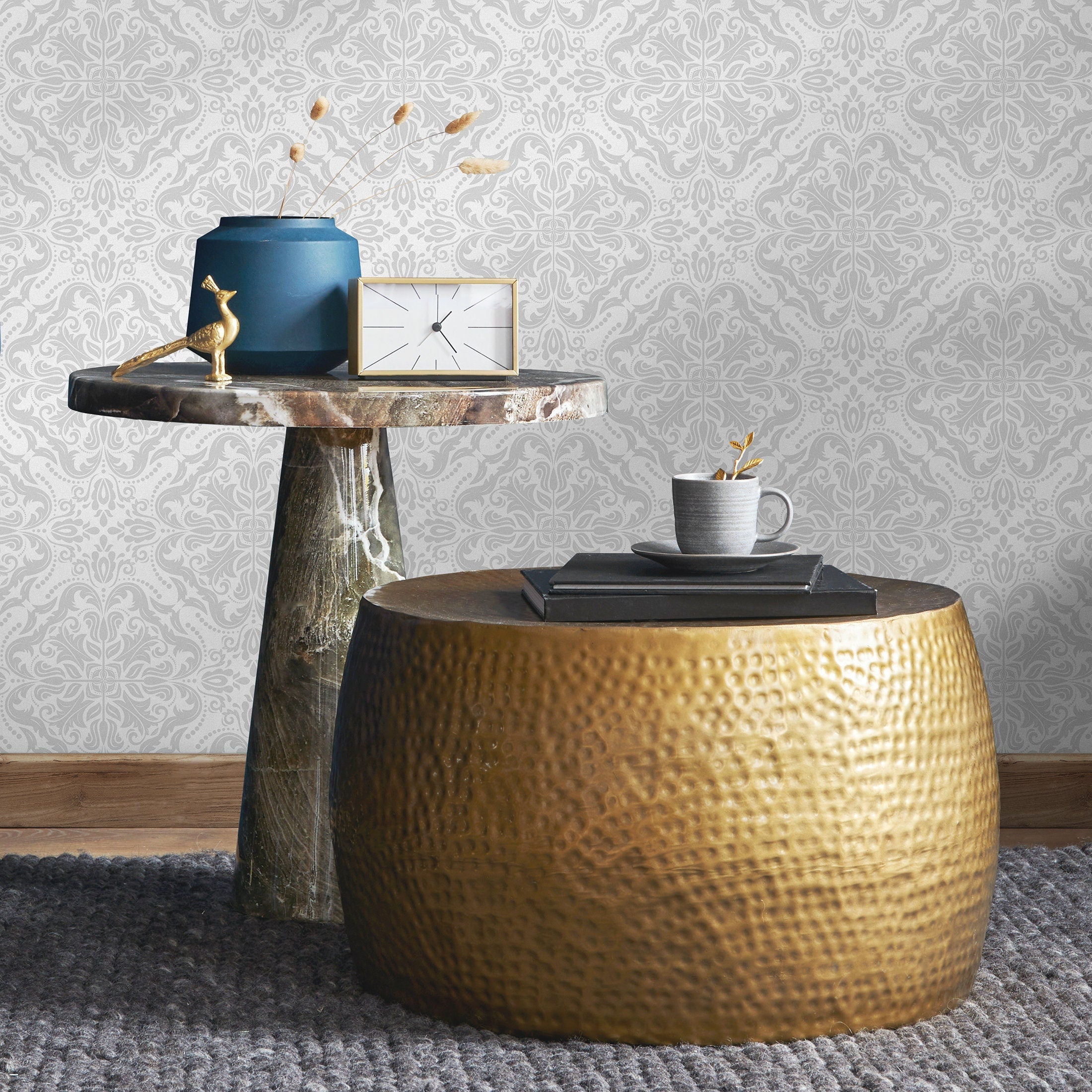 Damask Wallpaper With An Ornate Medallion Motif In Light Gray - A900