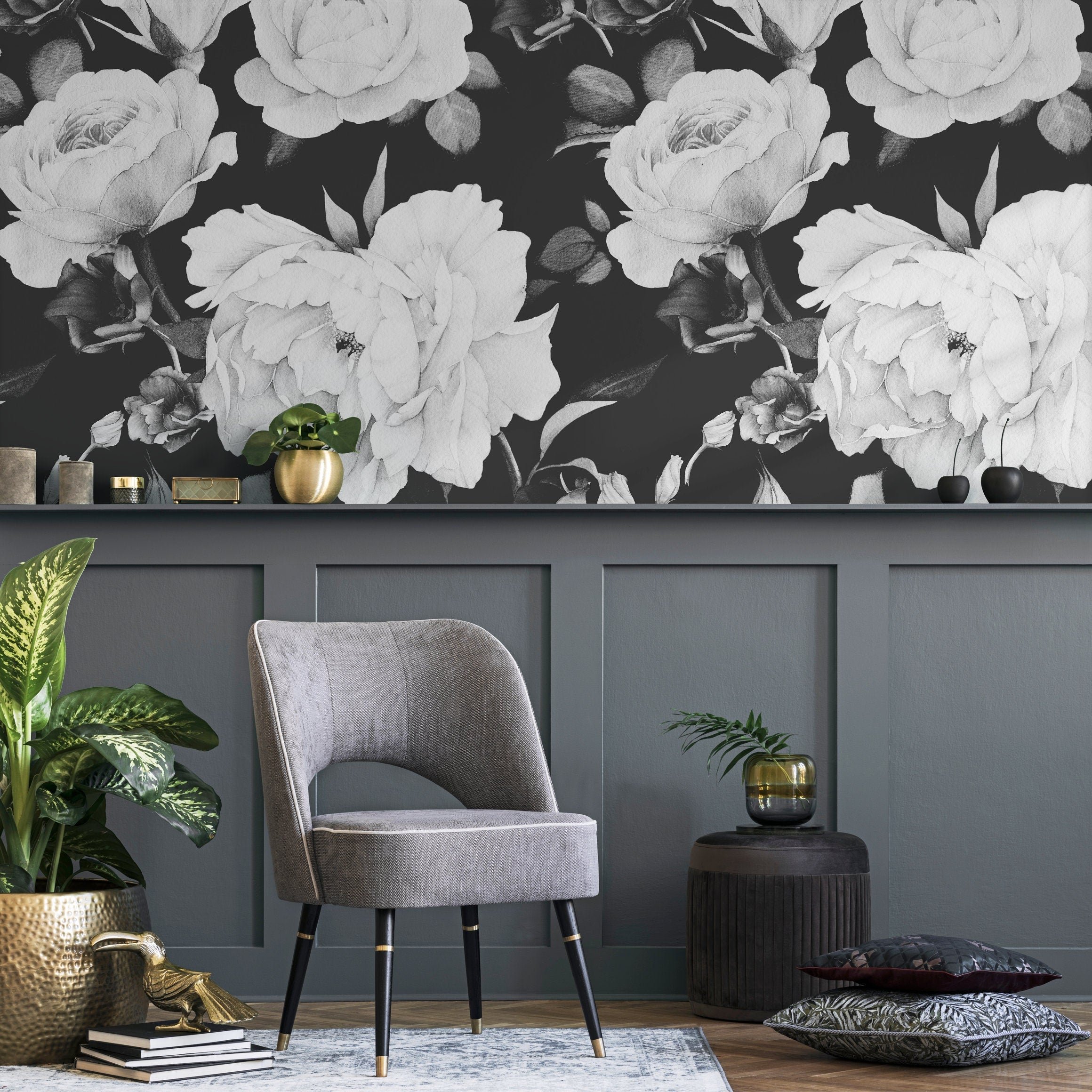 Floral Wallpaper With Large Vintage Roses In Black, White, And Gray - A357