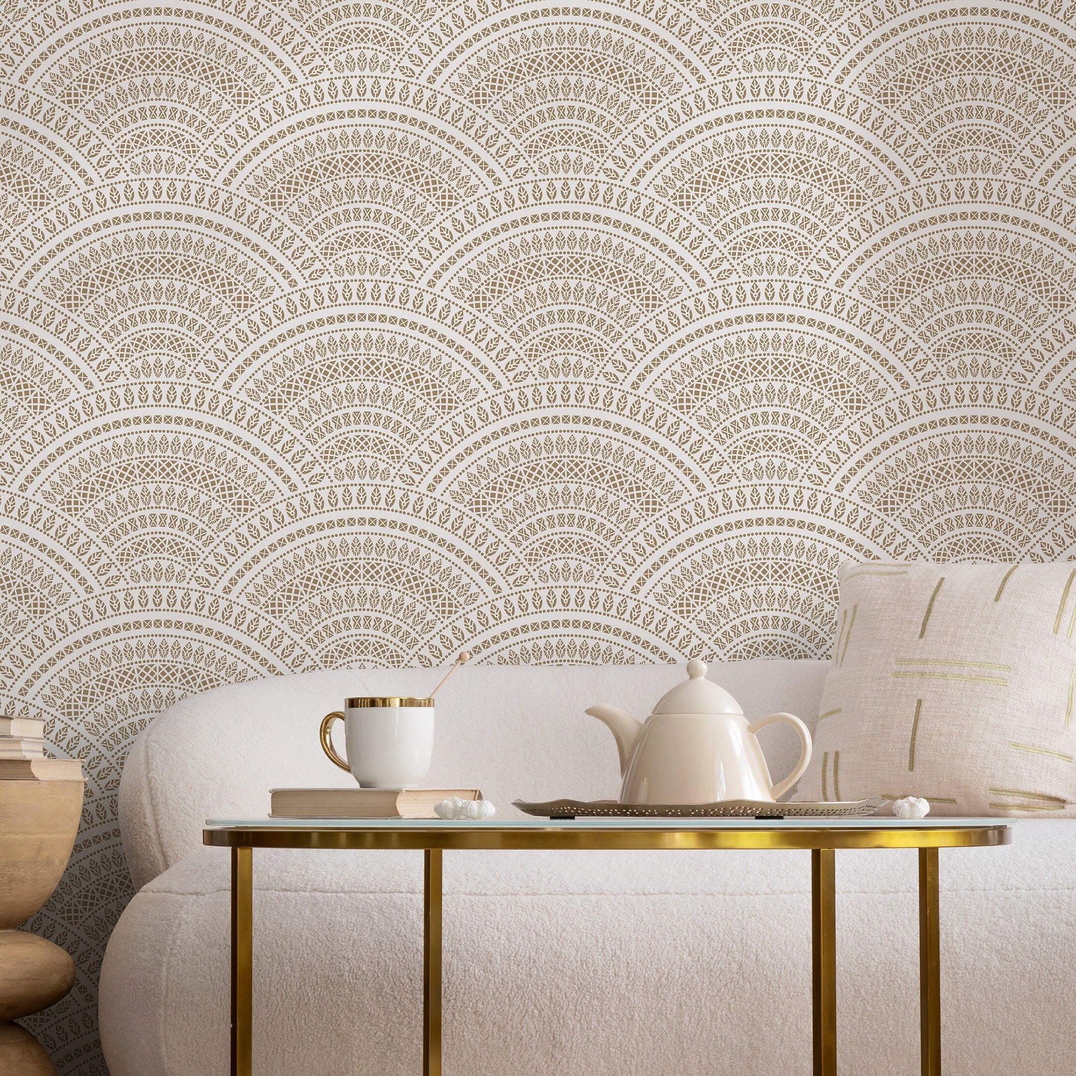 Art Deco Wallpaper With An Intricate Scalloped Fan Motif In Gold And Beige - A140
