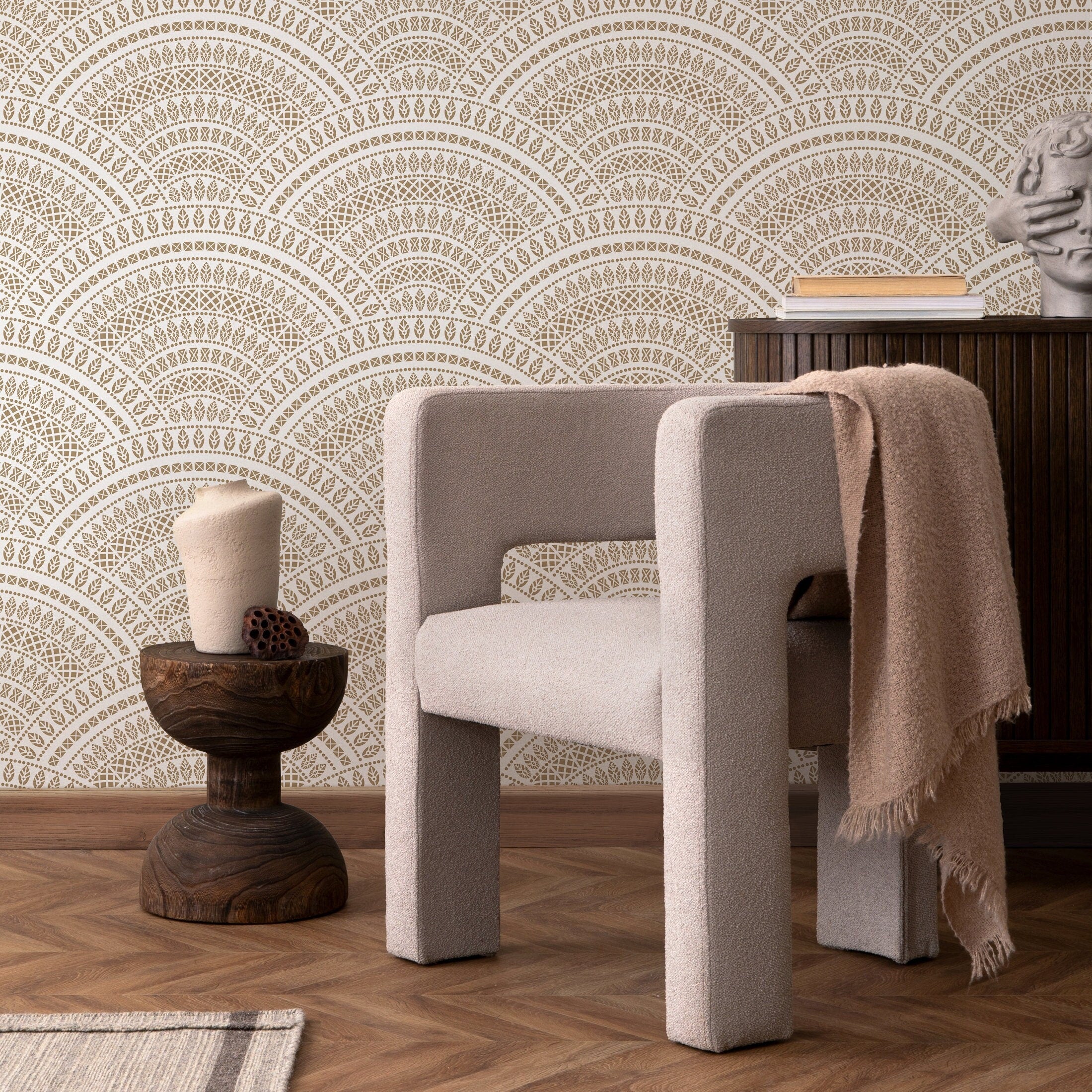 Art Deco Wallpaper With An Intricate Scalloped Fan Motif In Gold And Beige - A140