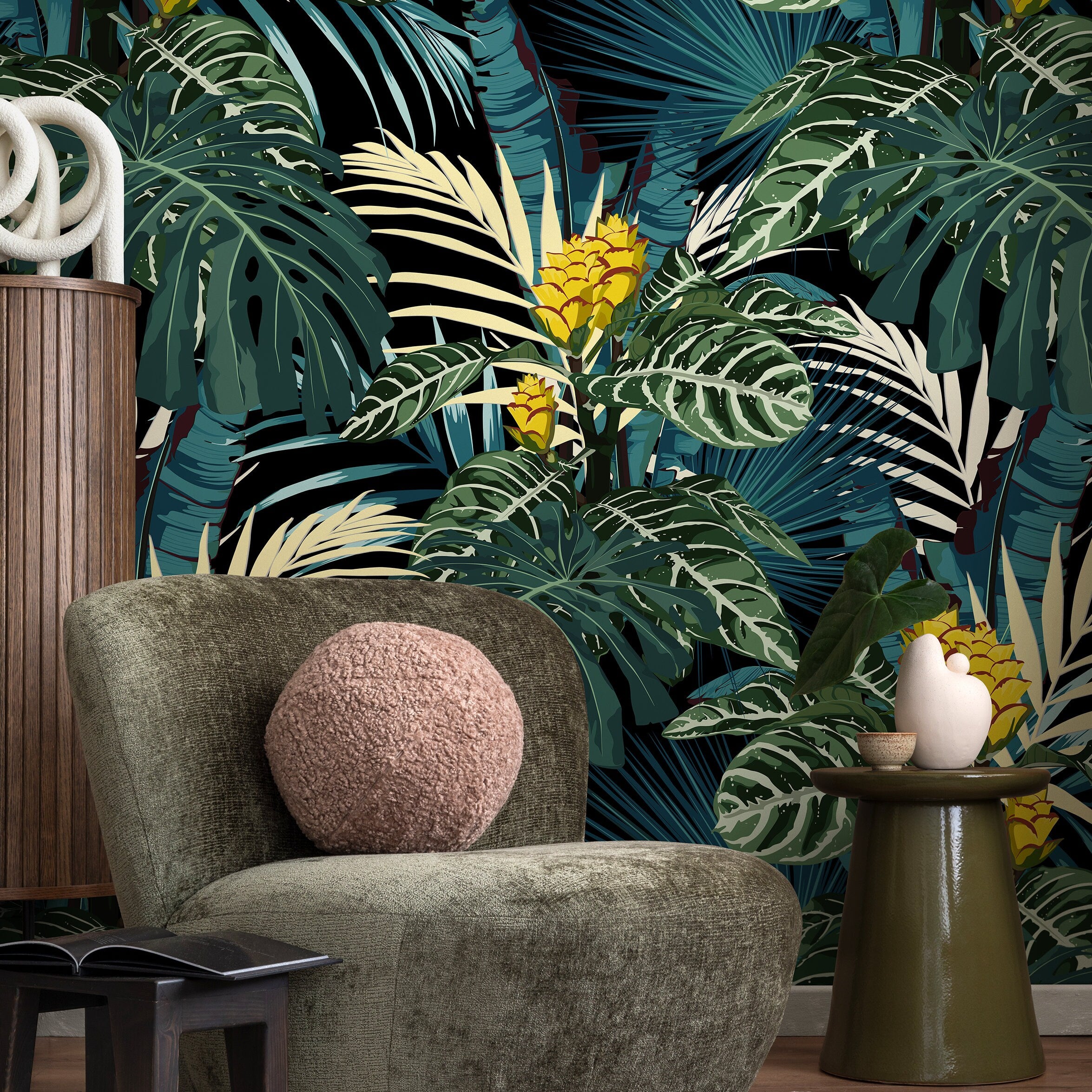 Tropical Wallpaper With Lush Jungle Foliage In Green, Yellow, And Black - A800