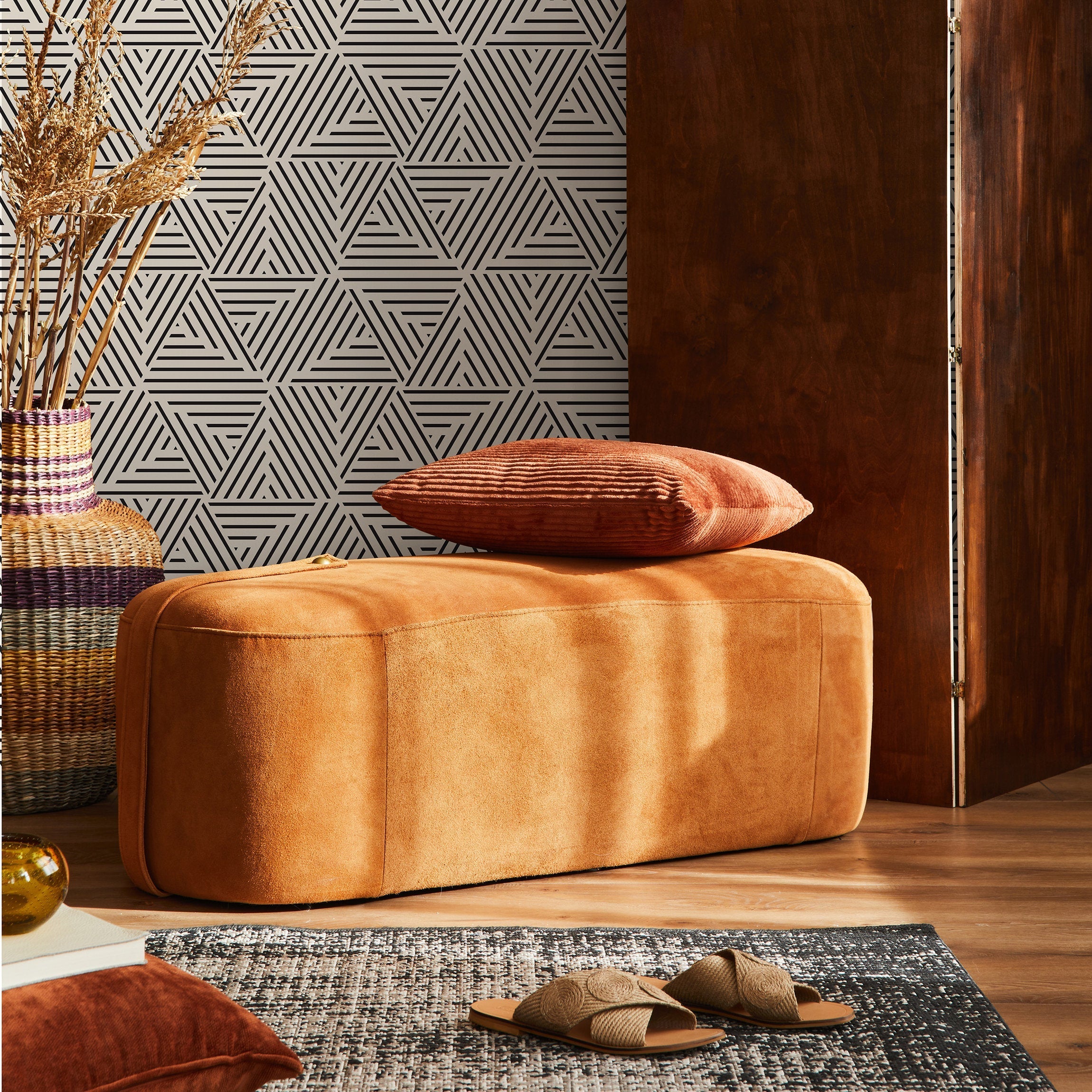 Geometric Wallpaper With A Striped Triangle Motif In Black And White - B077