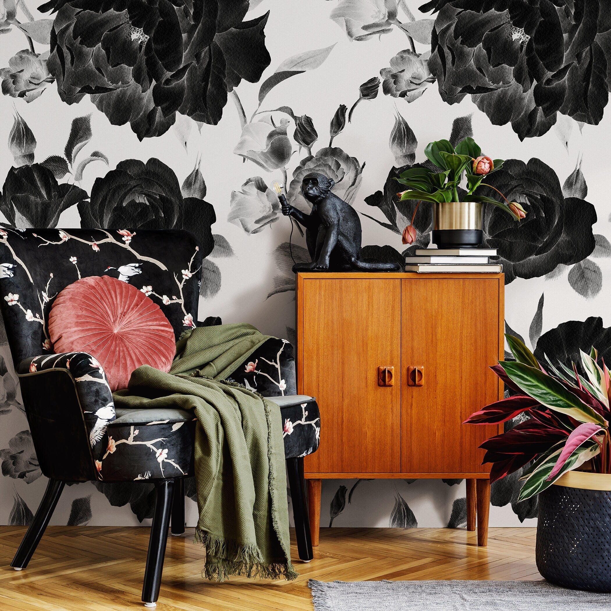 Floral Wallpaper With A Dramatic Rose Motif In Black And Gray - B162