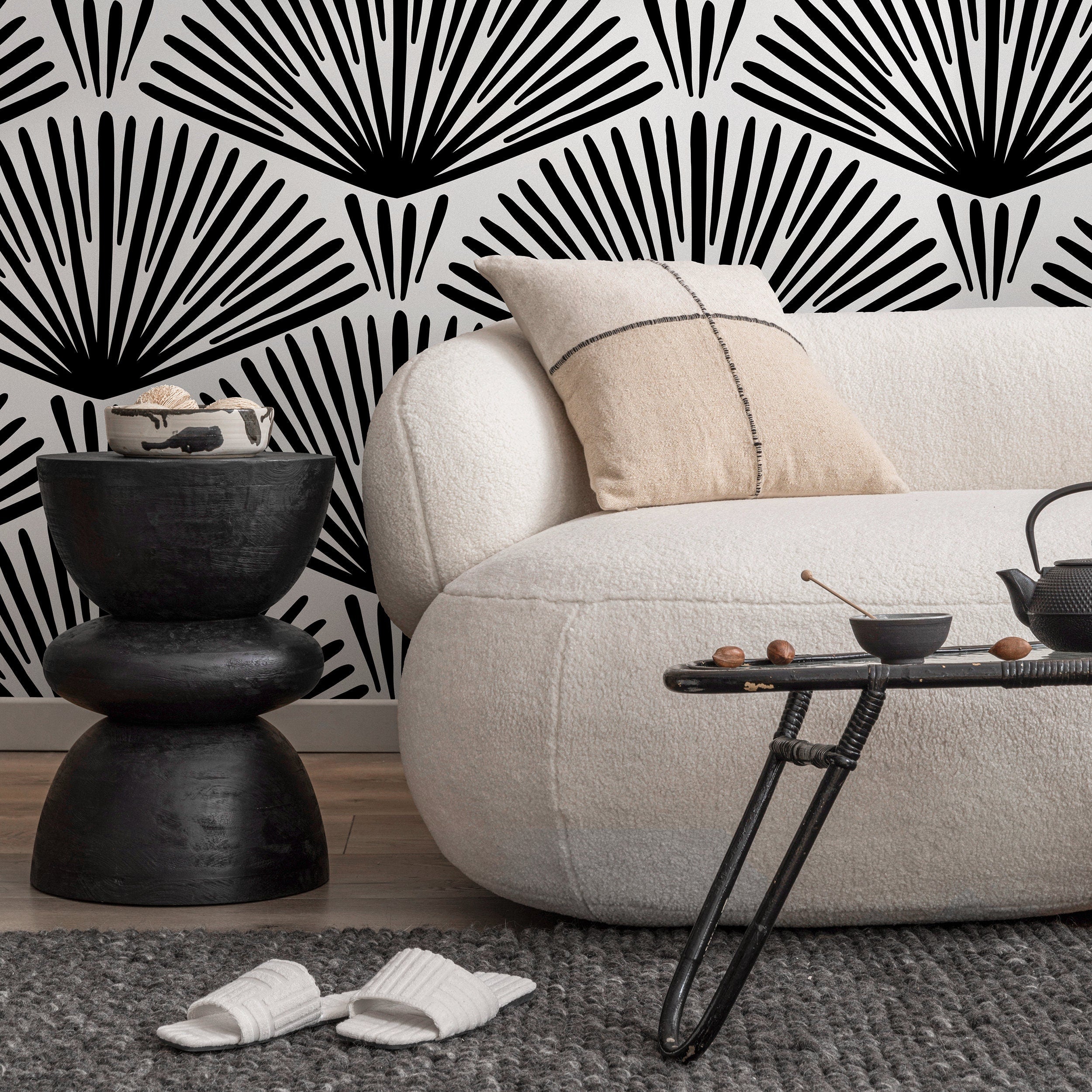 Art Deco Wallpaper With A Bold Fan Motif In Black And White - B240