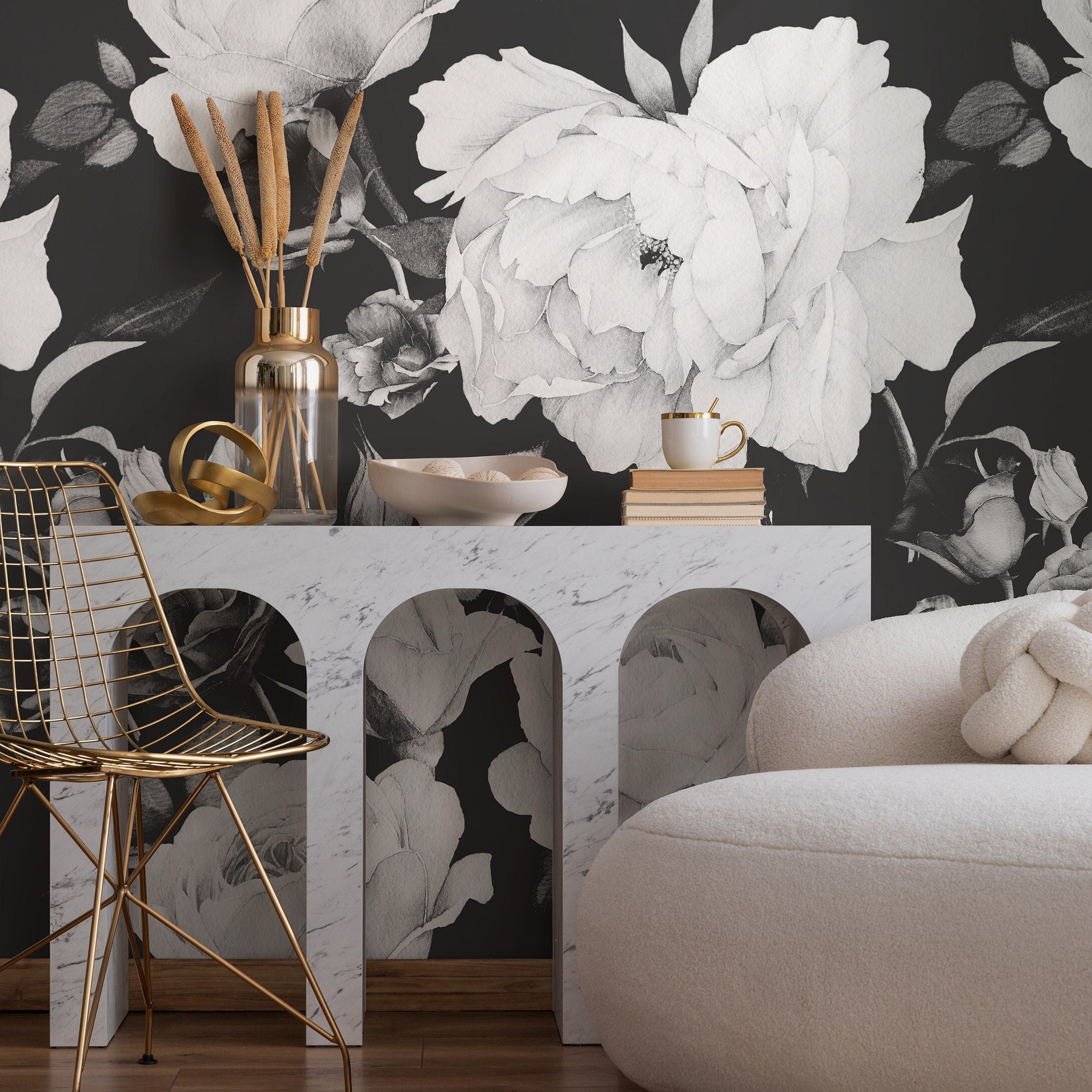 Floral Wallpaper With Large Vintage Roses In Black, White, And Gray - A357