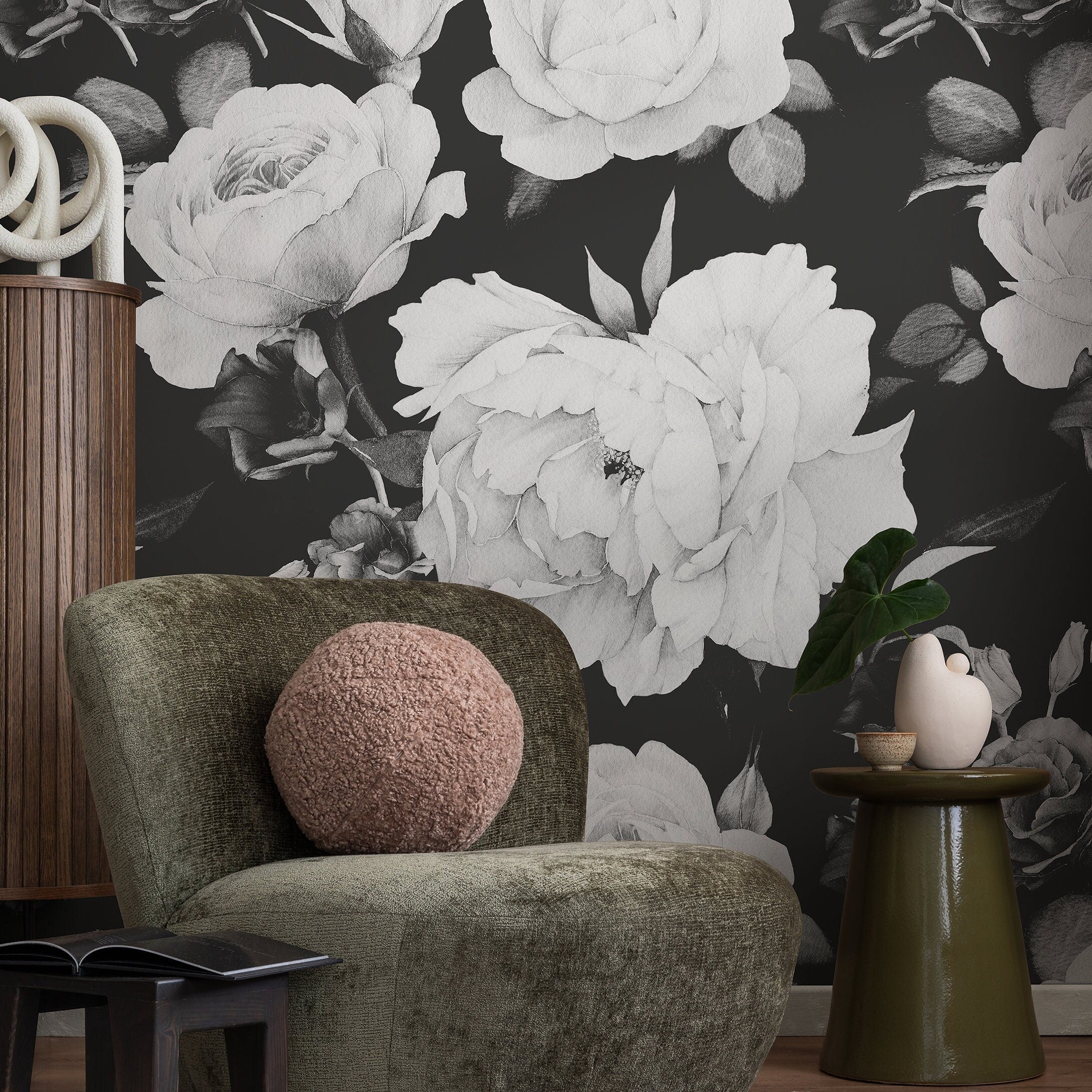 Floral Wallpaper With Large Vintage Roses In Black, White, And Gray - A357