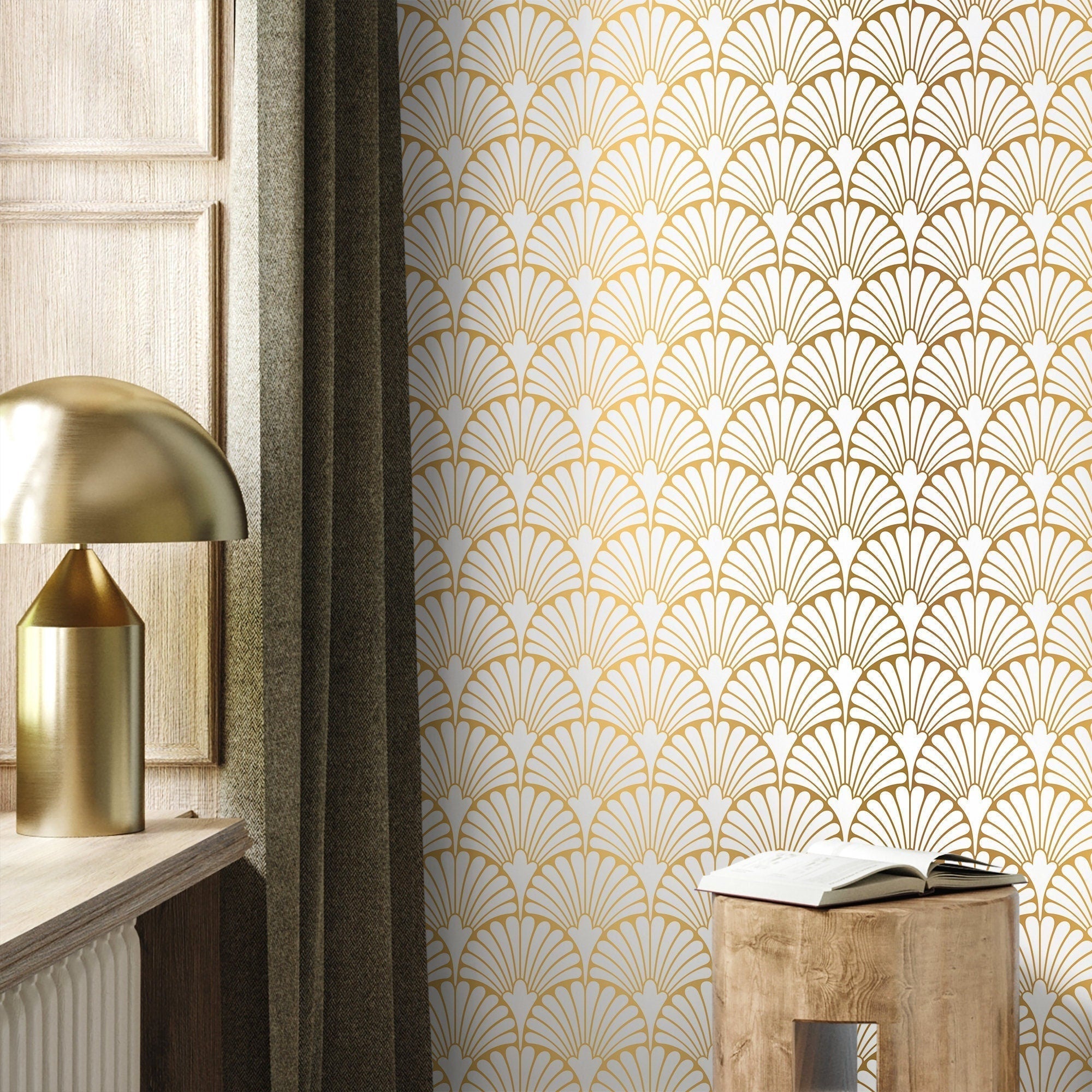 Art Deco Wallpaper With A Geometric Fan Pattern In Gold And White - A931