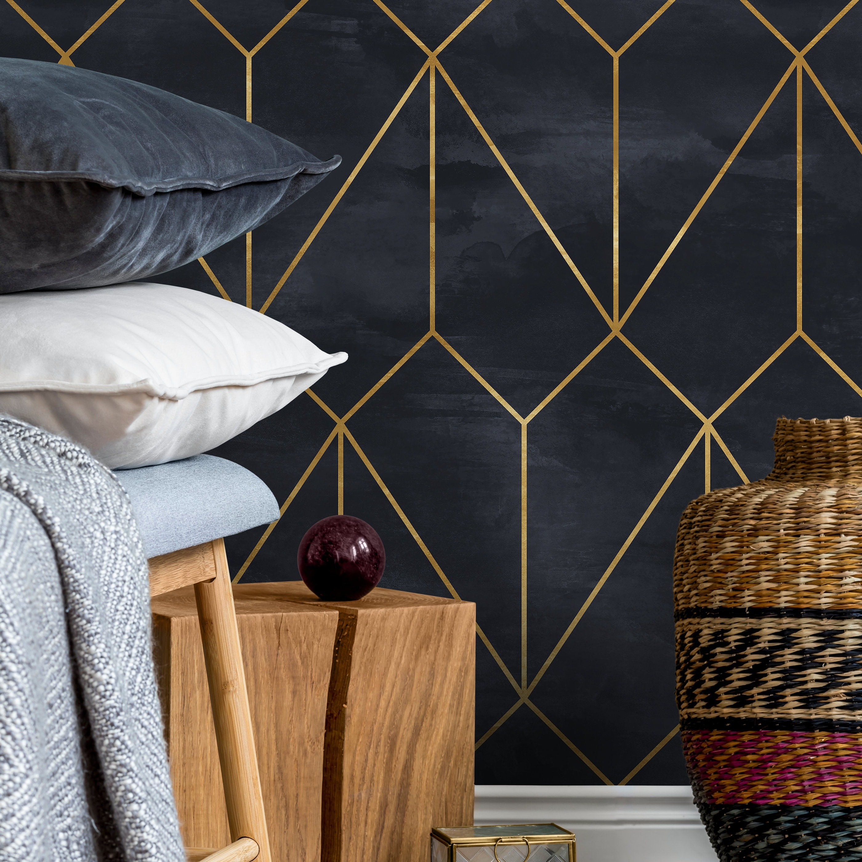 Geometric Wallpaper With Art Deco Lines In Dark Blue And Gold - A540