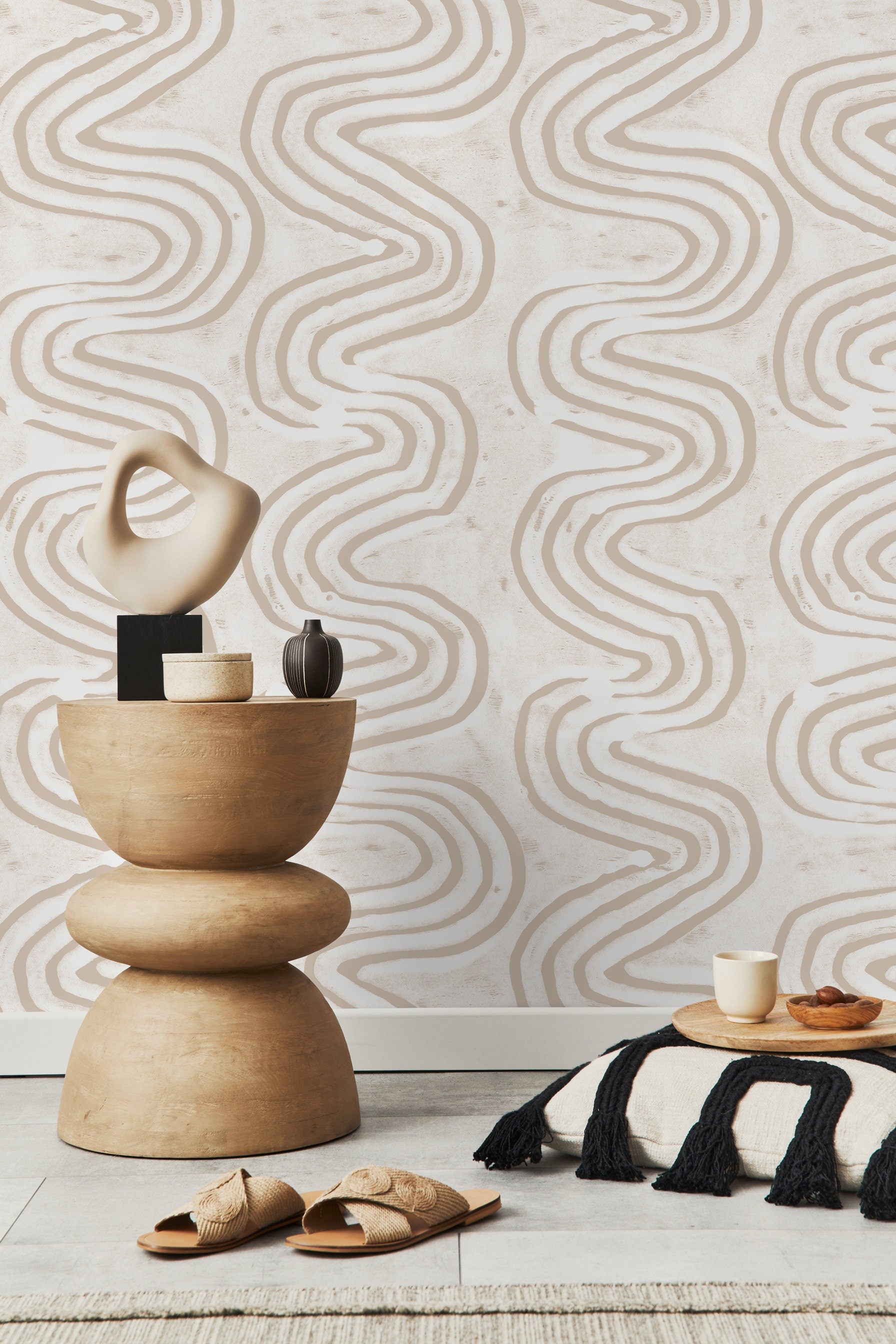 Abstract Wallpaper With Organic Wavy Lines In Beige And Cream - X093