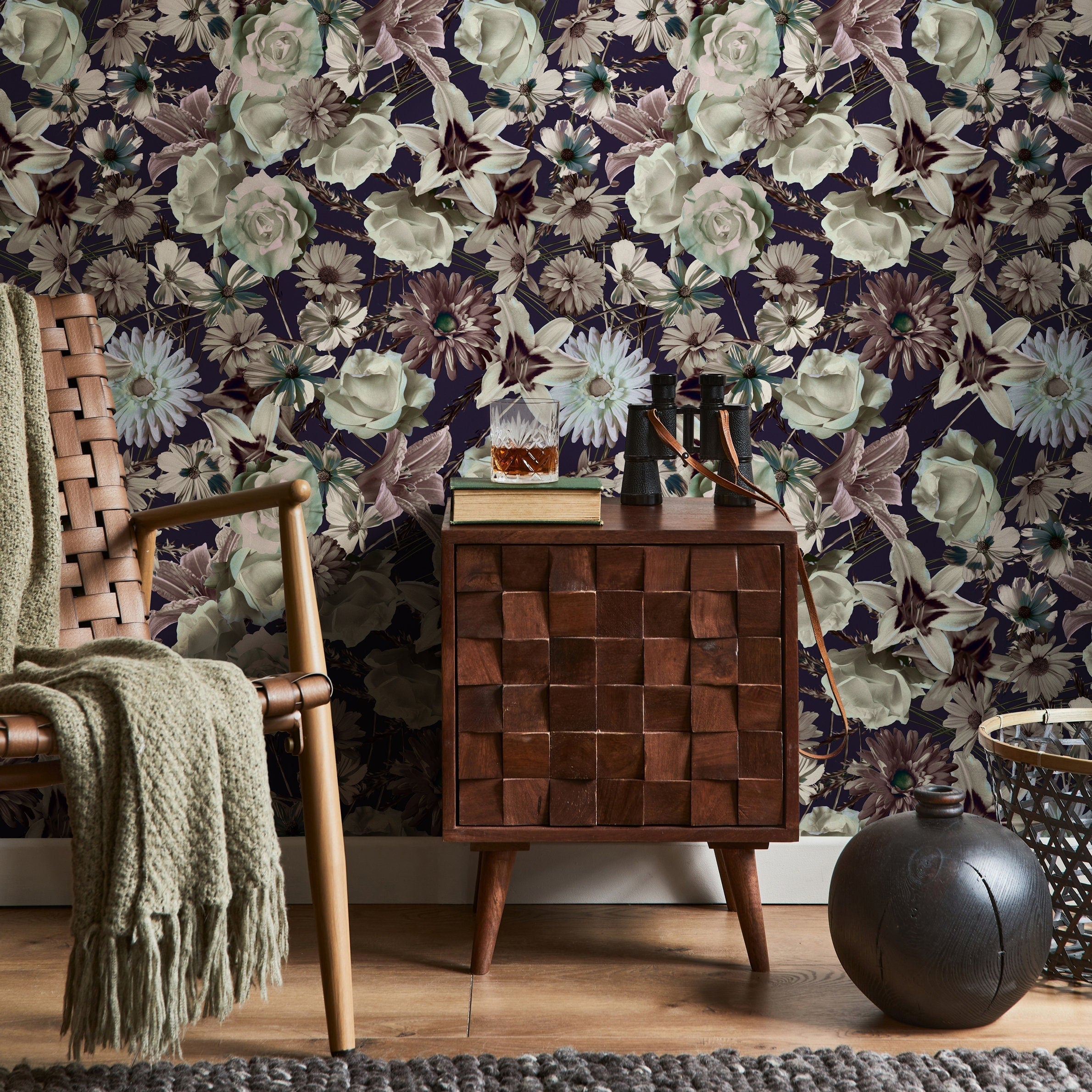 Floral Wallpaper Featuring A Moody Bouquet In Dark Purple, Green, And Mauve - B558