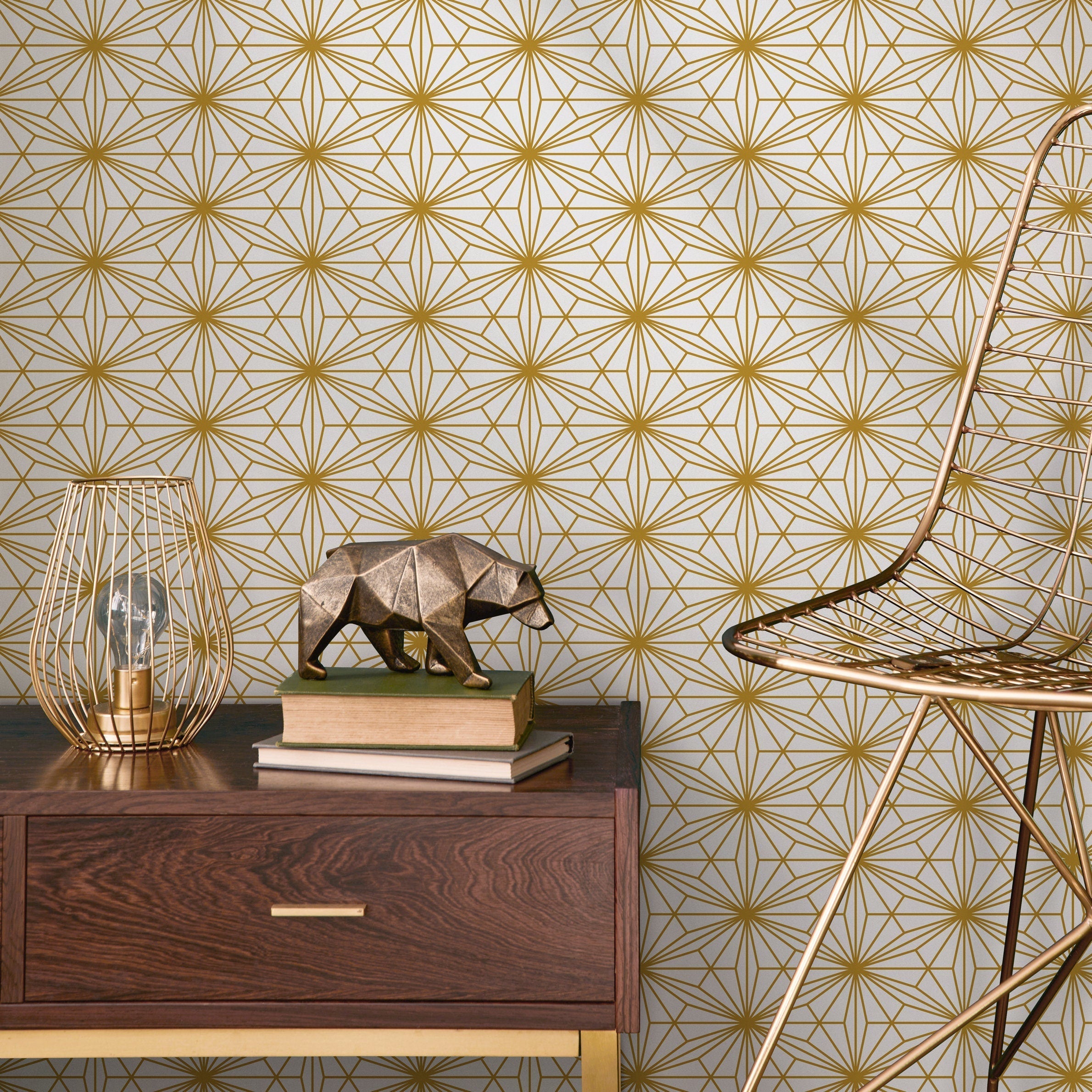 Geometric Wallpaper With A Starburst Motif In Gold And Gray - B792