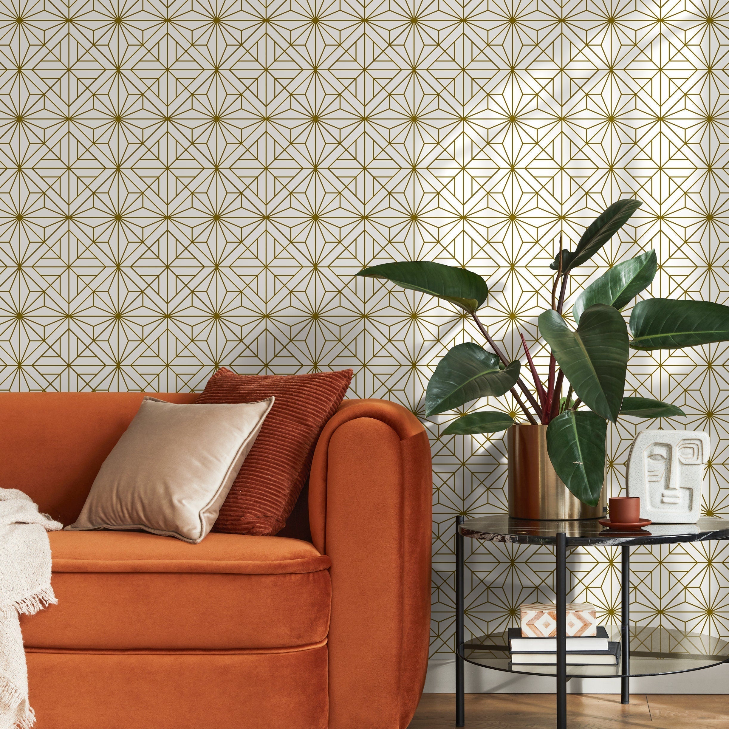 Geometric Wallpaper With An Intricate Starburst Motif In Gold And Gray - B885