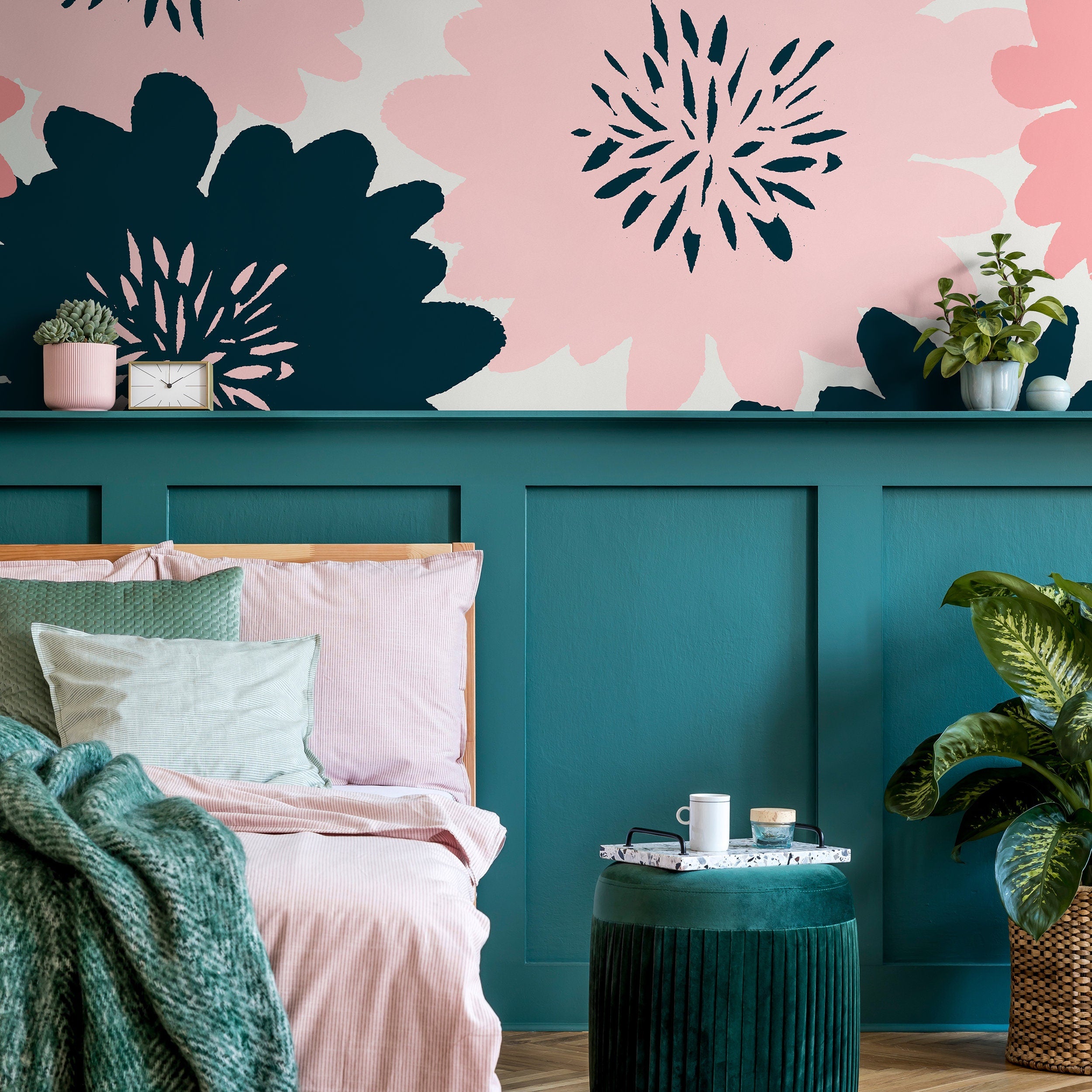 Floral Wallpaper Featuring Large Stylized Flowers In Navy Blue And Pink - B374