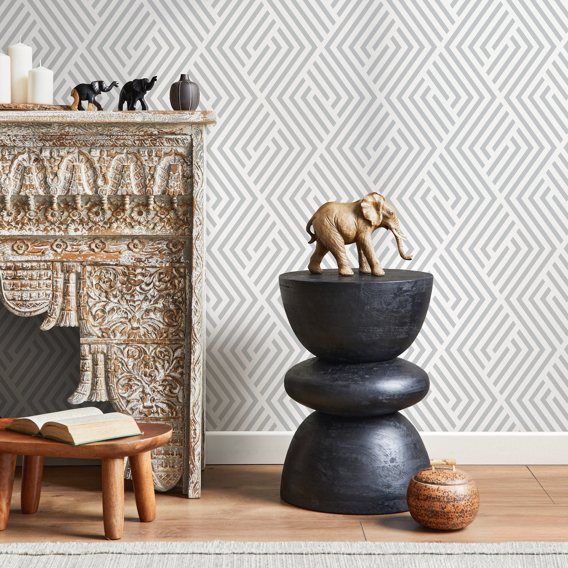 Geometric Wallpaper With A Labyrinth Line Motif In Grey - B245