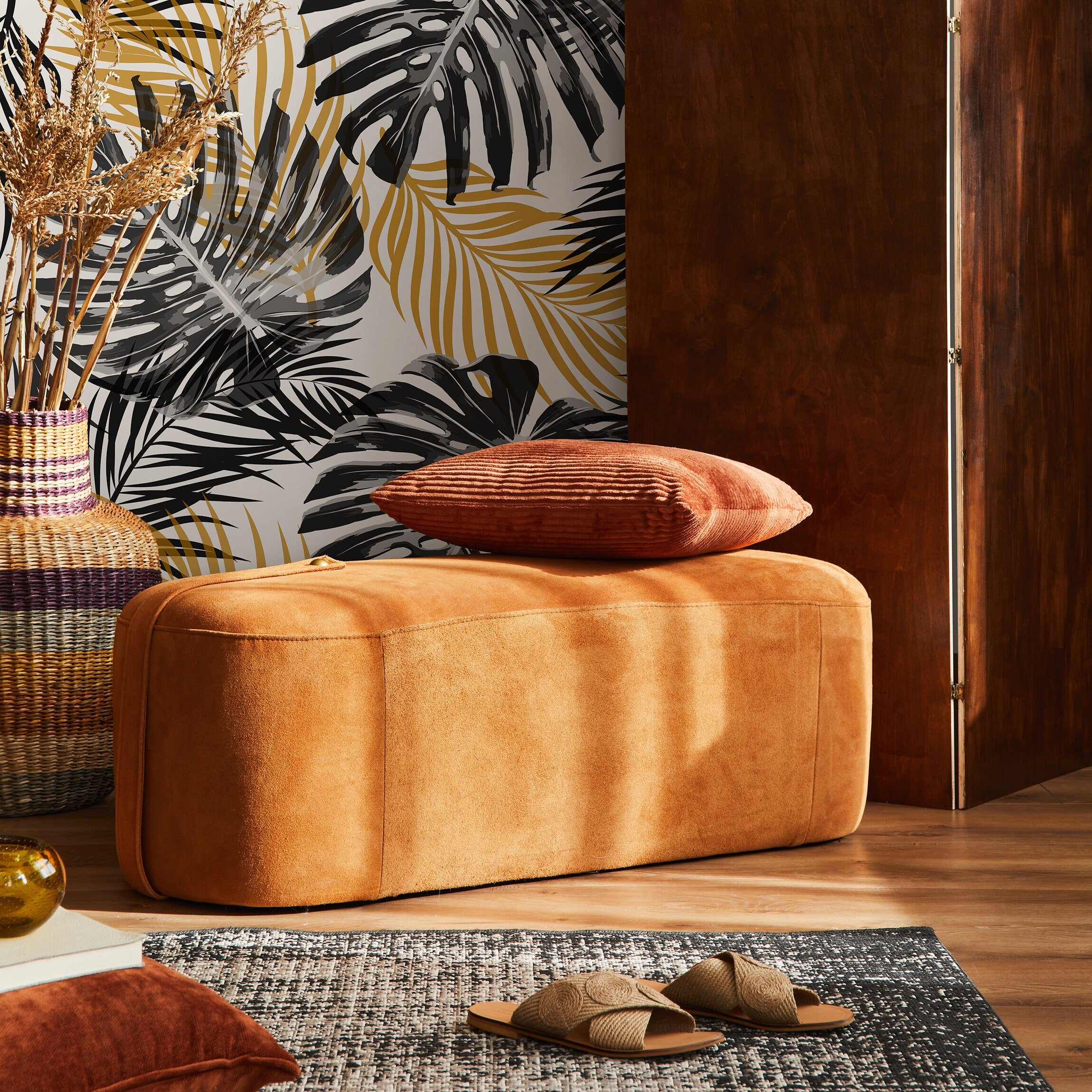 Botanical Wallpaper With Tropical Monstera Leaves In Black, Gray, And Gold - B119