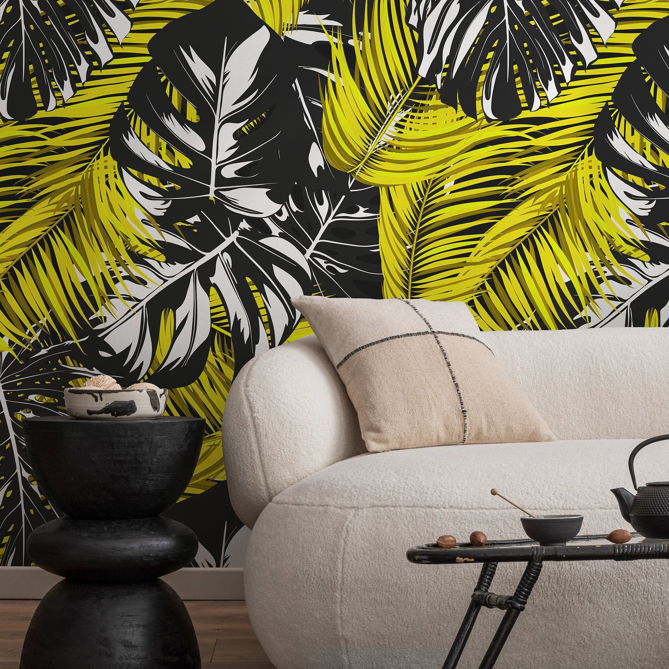 Tropical Wallpaper Featuring Bold Leaves In Yellow, Black, And White - B139