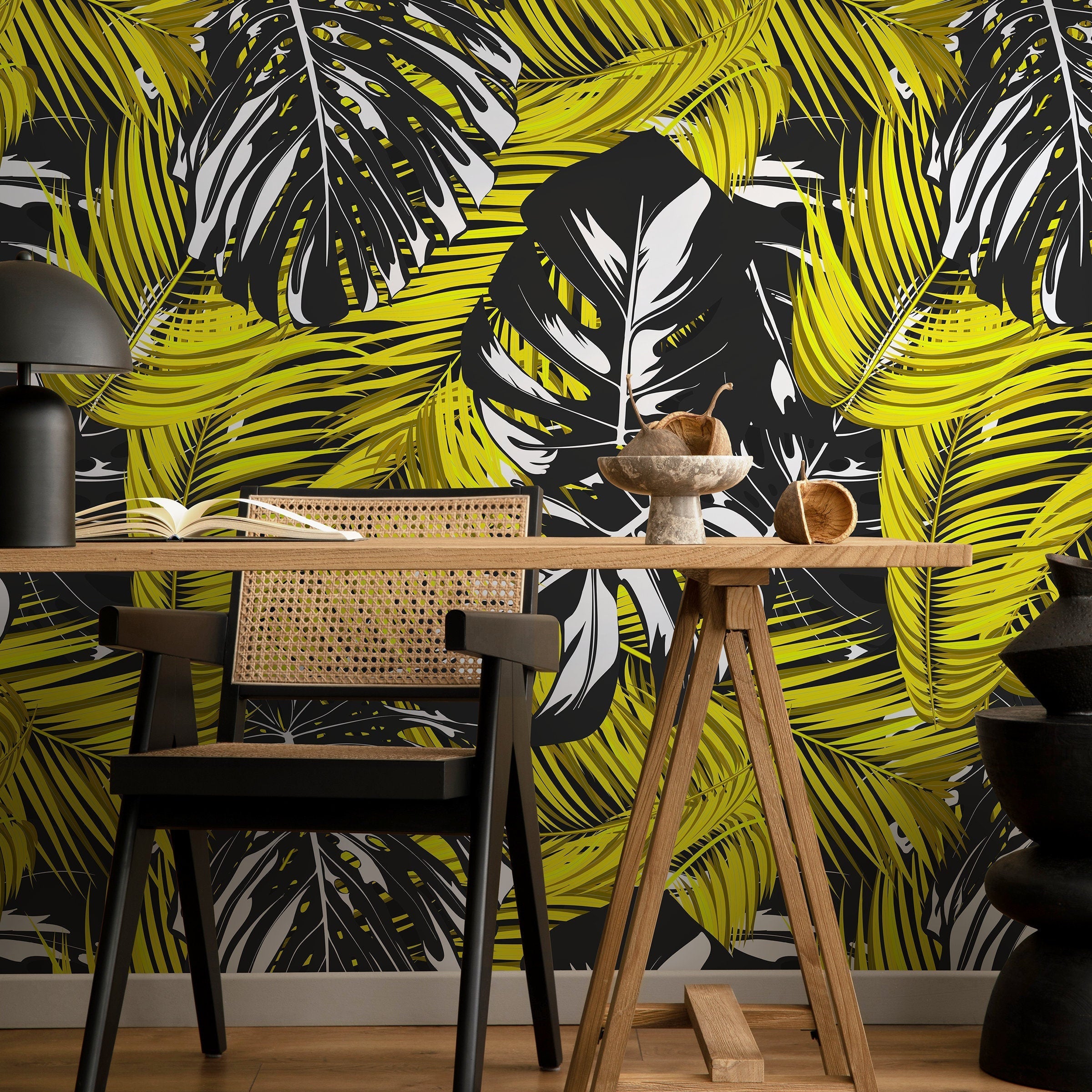 Tropical Wallpaper Featuring Bold Leaves In Yellow, Black, And White - B139