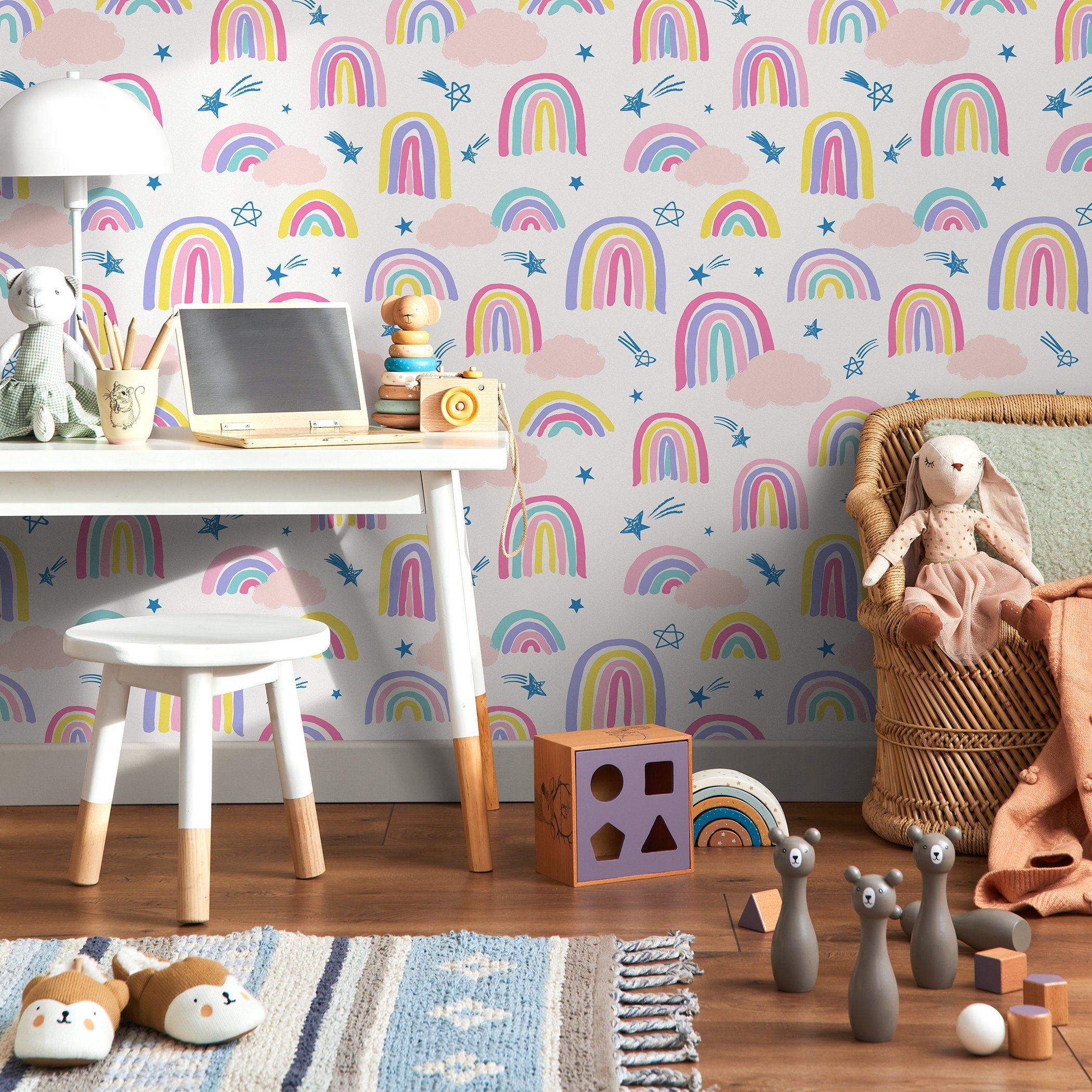 Kids Wallpaper With Hand-drawn Rainbows And Stars In Pink, Yellow, And Blue - B486