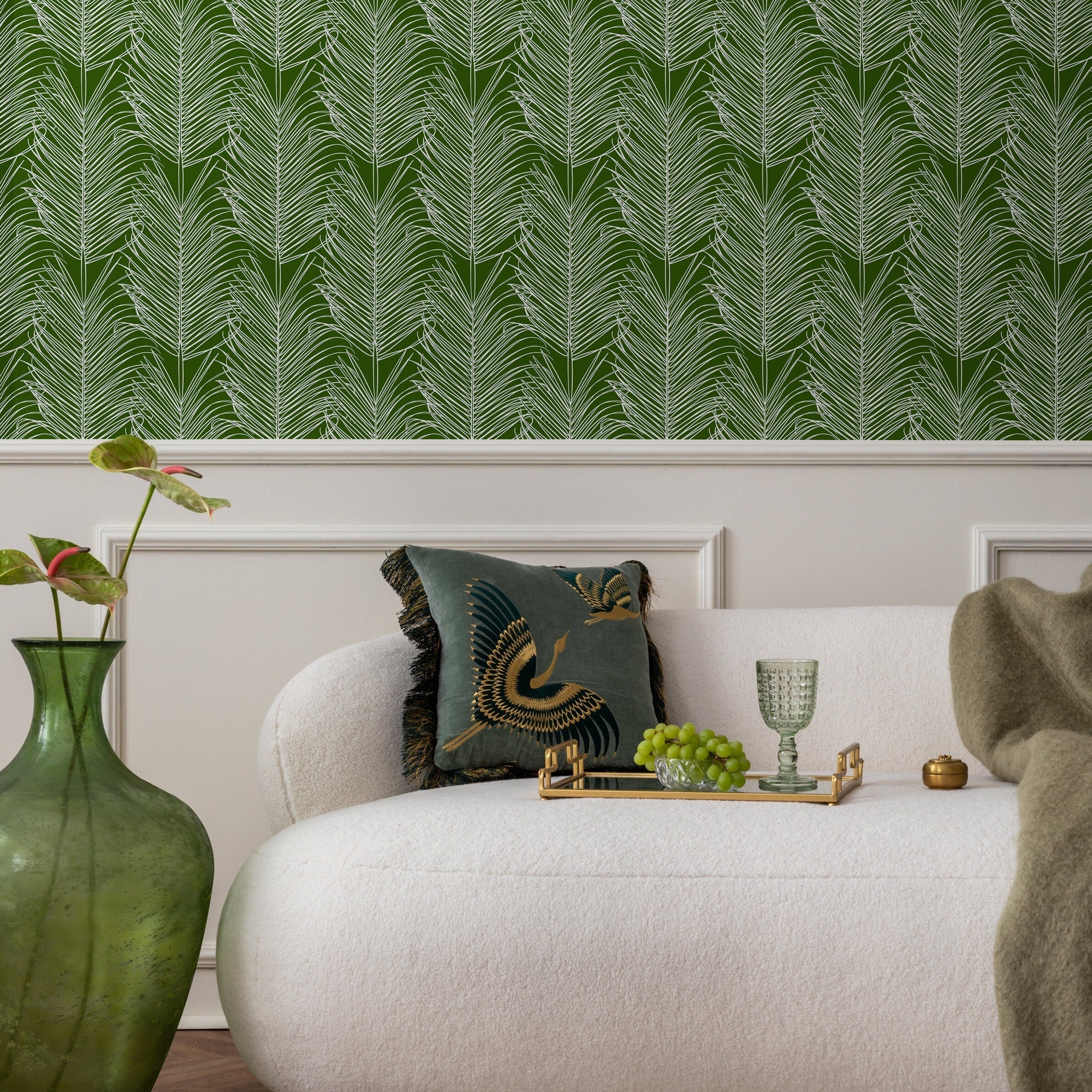 Botanical Wallpaper Featuring A Graphic Palm Frond Design In Green And White - B596