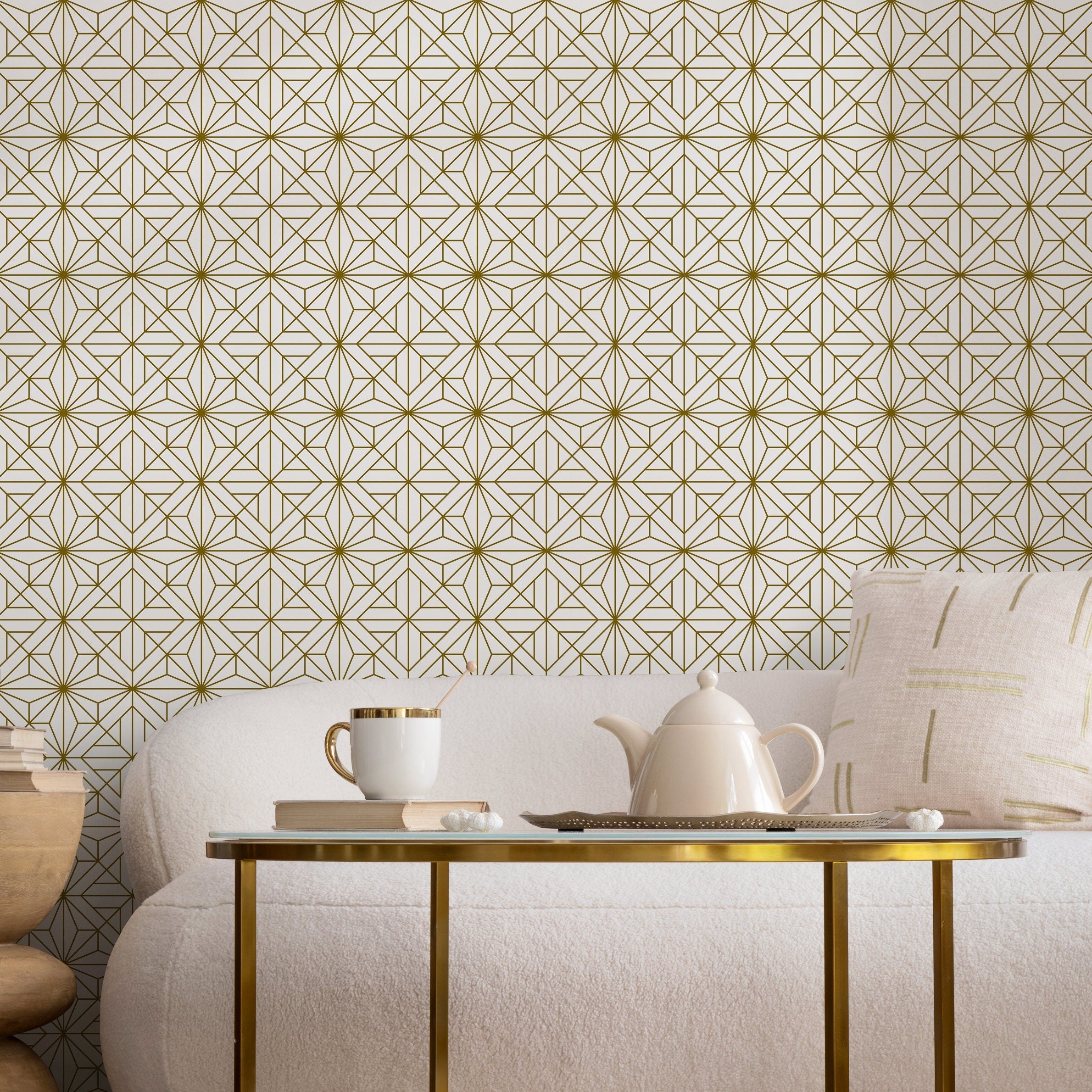 Geometric Wallpaper With An Intricate Starburst Motif In Gold And Gray - B885