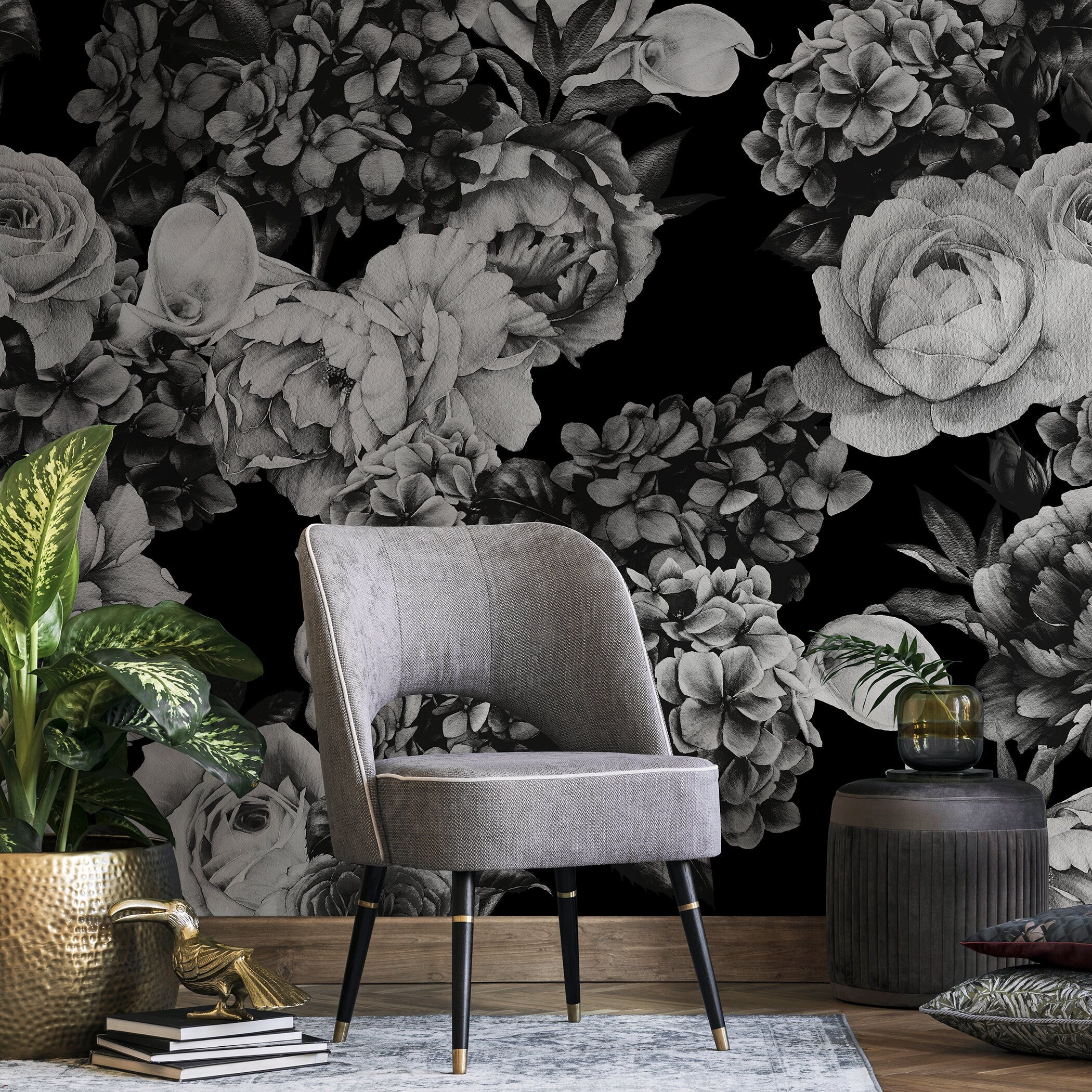 Floral Wallpaper Featuring A Vintage Rose Bouquet In Black And White - B163