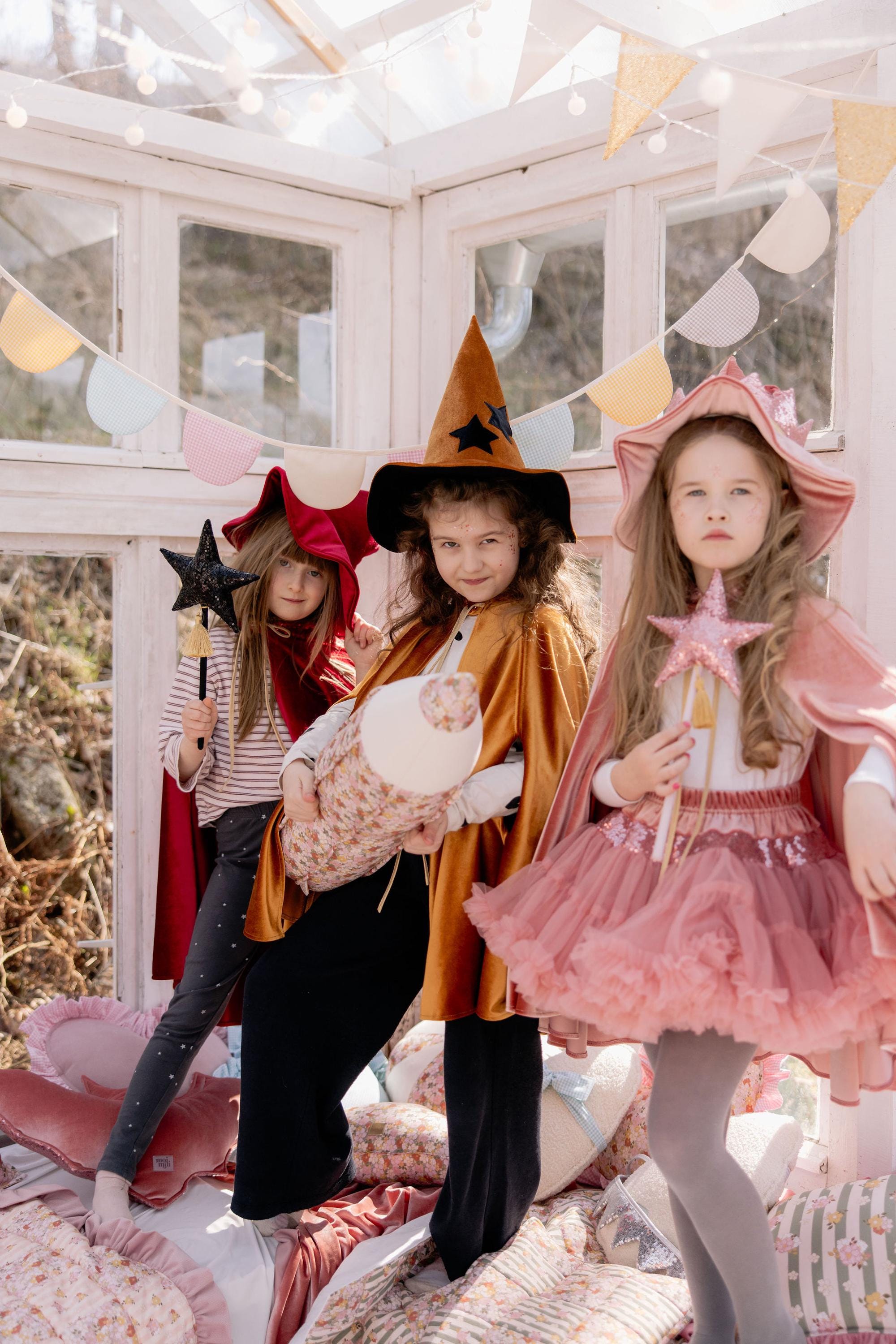 “spring Garden” Garland With Half Moons