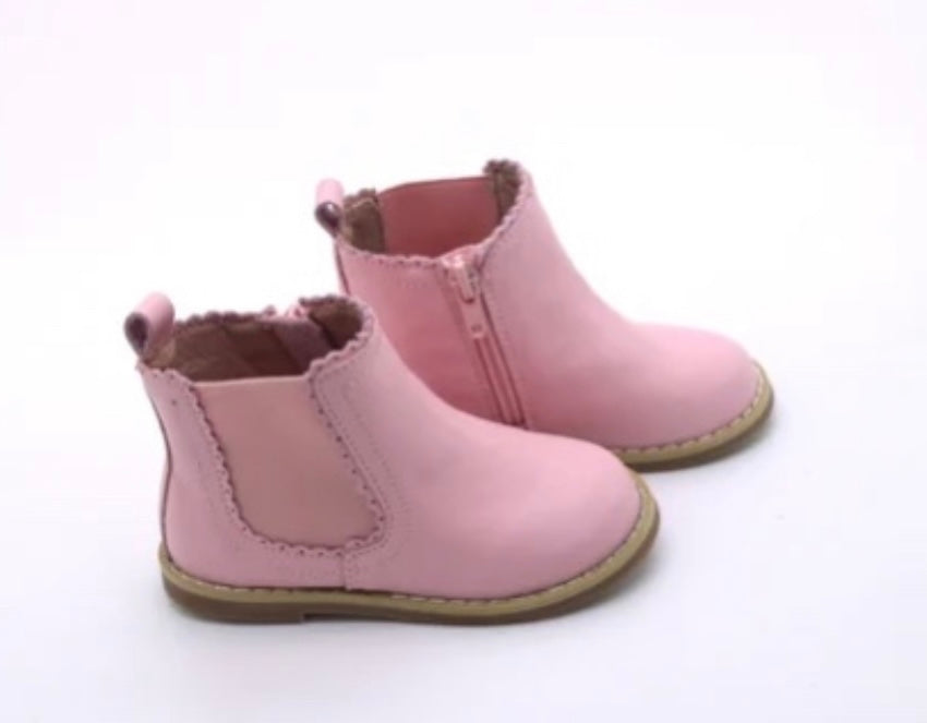 Izzy 𝐁𝐎𝐎𝐓𝐒 - Pink