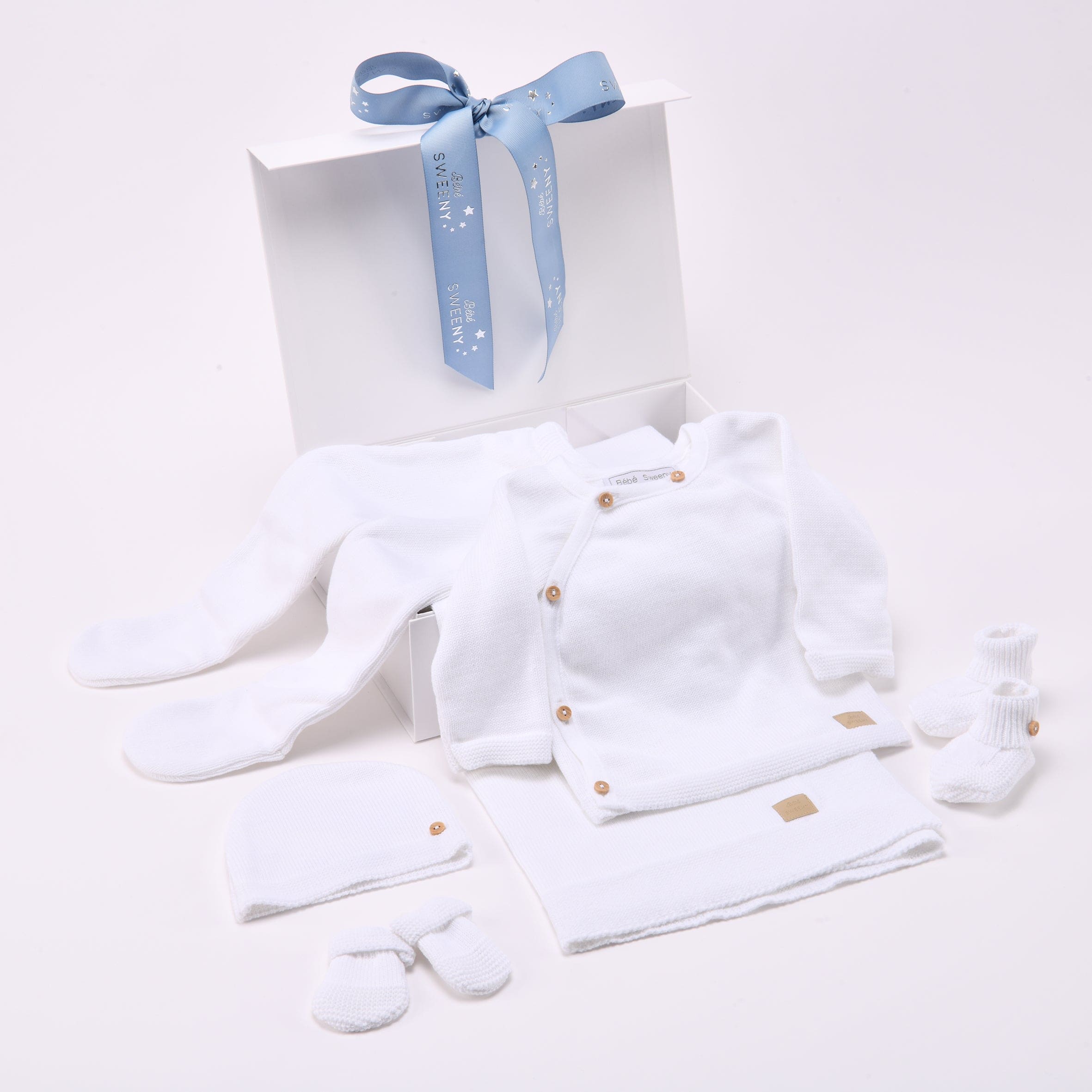 Petit Sweeny Gift Box | Baby White Organic Cotton Knit Set (6)