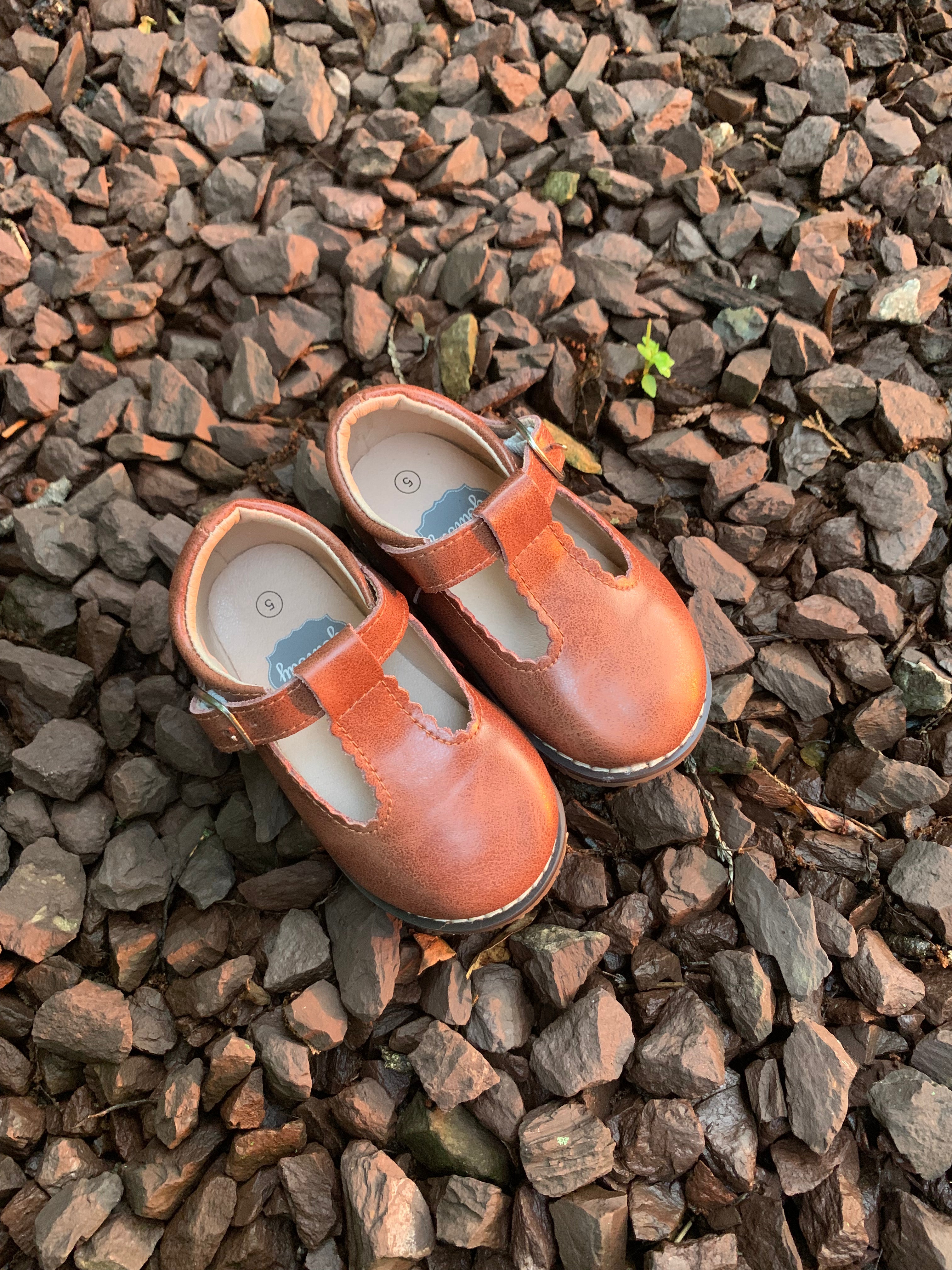 New T-straps Distressed Brown